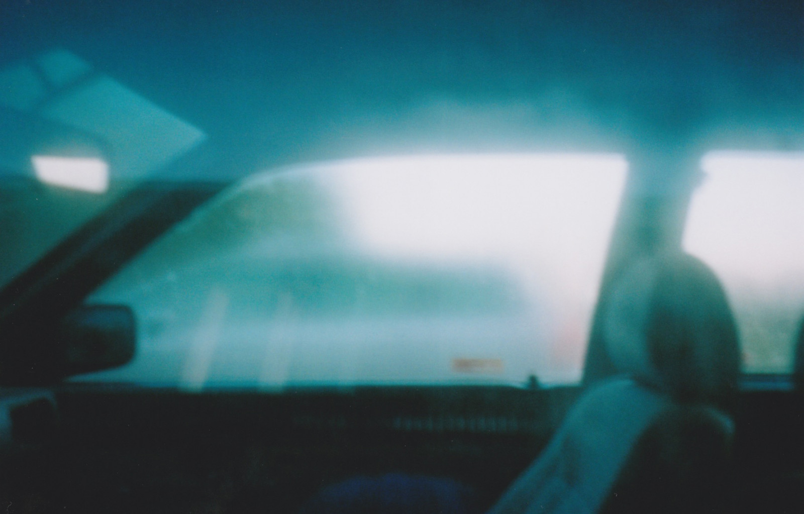 blau, Grün, Atmosphäre, Licht, Himmel, azurblau, Schnappschuss, Fotografie, Unterwasser, Atmosphäre der Erde, Betrachtung, Phänomen, Wasser, Windschutzscheibe, Sonnenlicht, Anzeigegerät, Computer-Tapete, Glas, Dunkelheit, Automobilfensterteil, Bildschirmfoto, Energie, Lens Flare