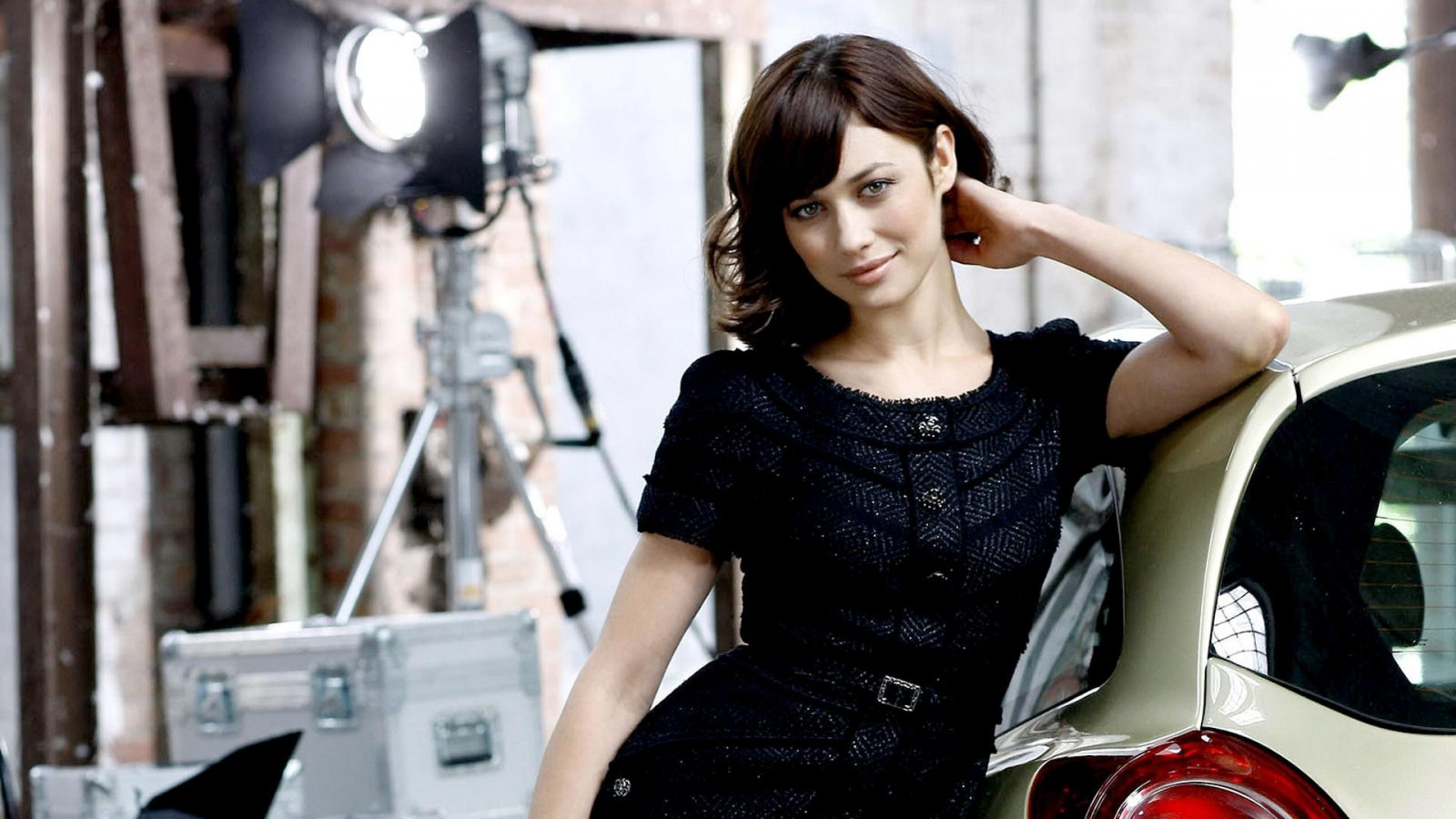 ženy, model, auto, osobnost, herečka, šaty, ženy s automobily, móda, Osoba, oblečení, Olga Kurylenko, krása, žena, dáma, focení