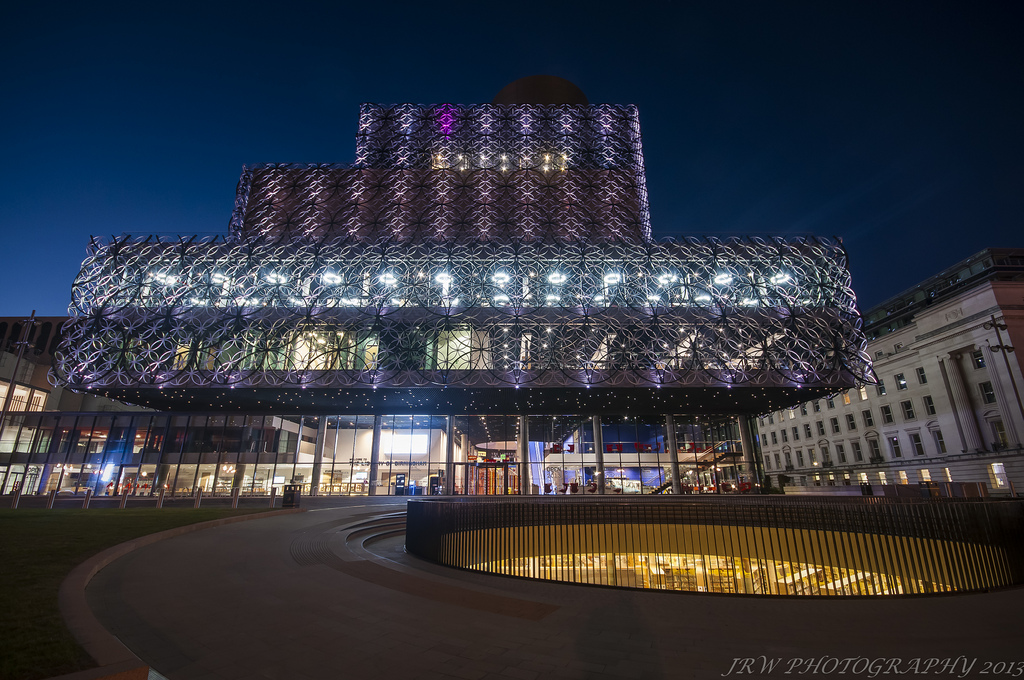 lys, by, bybilledet, nat, arkitektur, bygning, afspejling, himmel, futuristisk, bøger, Hotel, aften, Nikon, skumring, metropol, hul, struktur, ikon, stativ, lys, longexposure, vidvinkel, downtown, Bluehour, ny, belysning, led, milepæl, D300S, cirkler, facade, 1020mm, byområde, turistattraktion, hovedstadsområde, triggere, blandet brug, johnwarwood, flickrjrt, jrwphotography, westmidlands, centrallibrarybirmingham, newlibrarybirmingham
