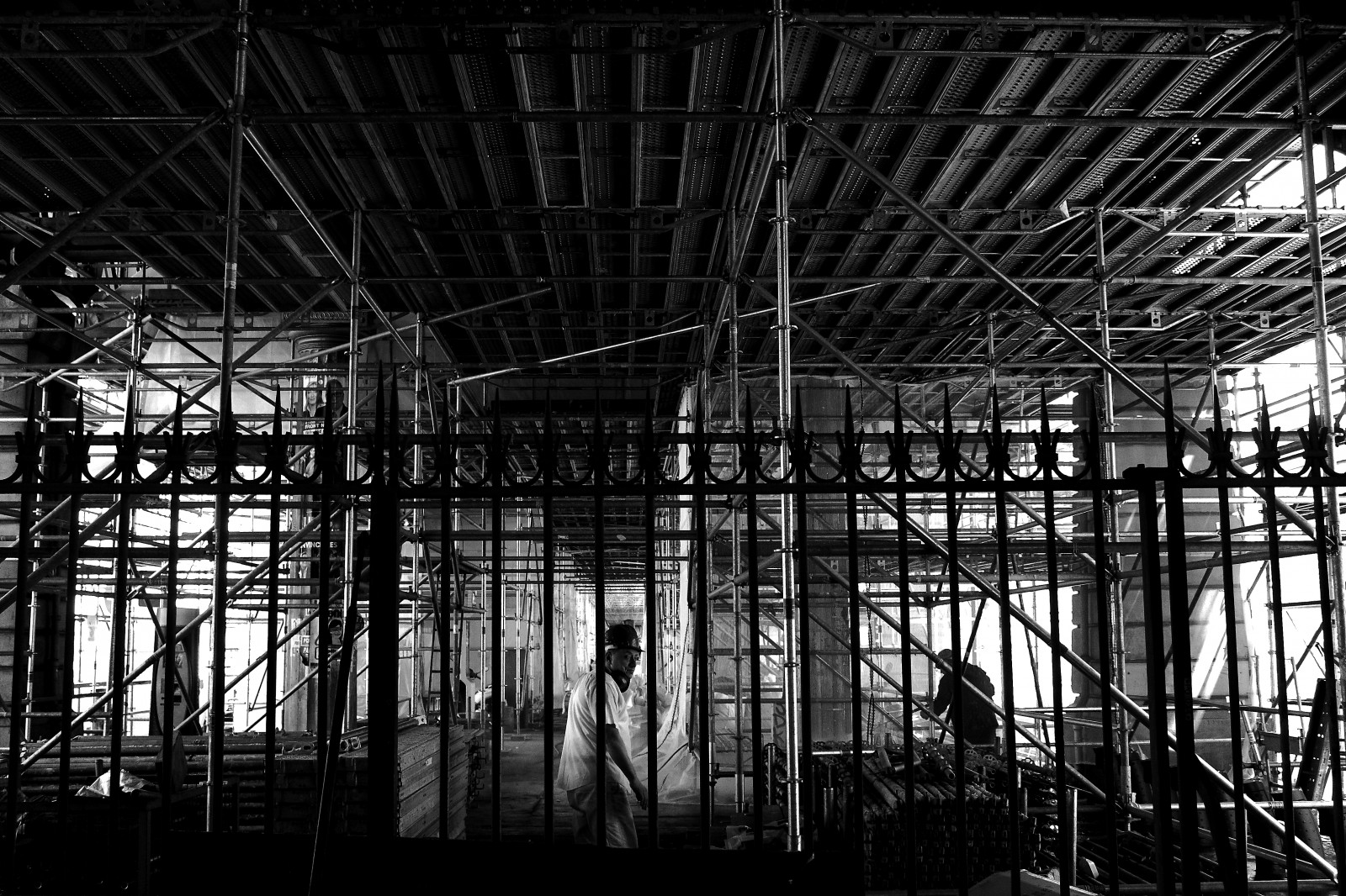 Černá, černobílý, ulice, architektura, městský, budova, nebe, symetrie, ocel, kov, Paříž, metro, továrna, metropole, metro, Noir, struktura, elektřina, lešení, železo, Street View, čára, tma, litovat, blanc, vrbový prut, noiretblanc, blackandwithe, photoderue, urbanarte, fasáda, photopascalcolin, průmysl, Černý a bílý, monochromatické fotografování, denní osvětlení, elektrické napájení, Paris15, Lešení, Chafaudages, Cambronne
