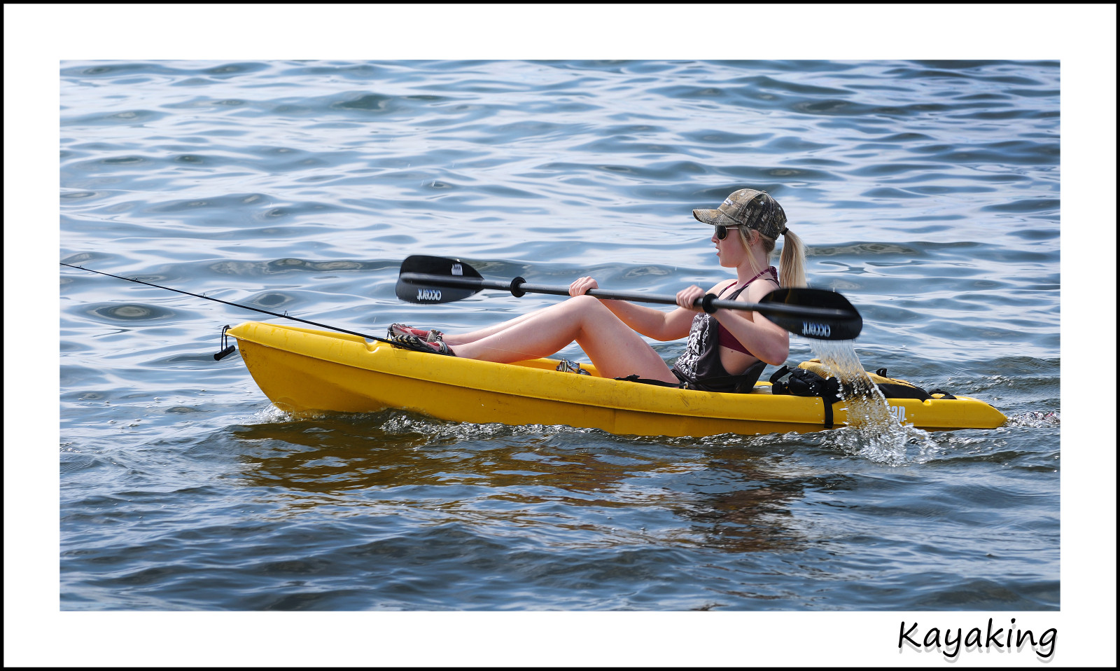 båd, portræt, blond, hav, solbriller, sø, vand, køretøj, profil, gul, hestehale, bikini, teen, padle, Ontario, åre, krusninger, skygger, udendørs, pige, refleksioner, bølge, sjovt, kajak, kano, fartøjer, kano, padling, sejlsport, blond hår, Prettygirl, fartøjer roning, havkajak, sportsudstyr, personlige værnemidler, ro kajak, Fjord, fiskestang, rodandreel, redningsvest, lang weekend, yellowkayak, camohat, blacktanktop, waterrunoff, burgundycolour, water transportation, boats and boating equipment and supplies