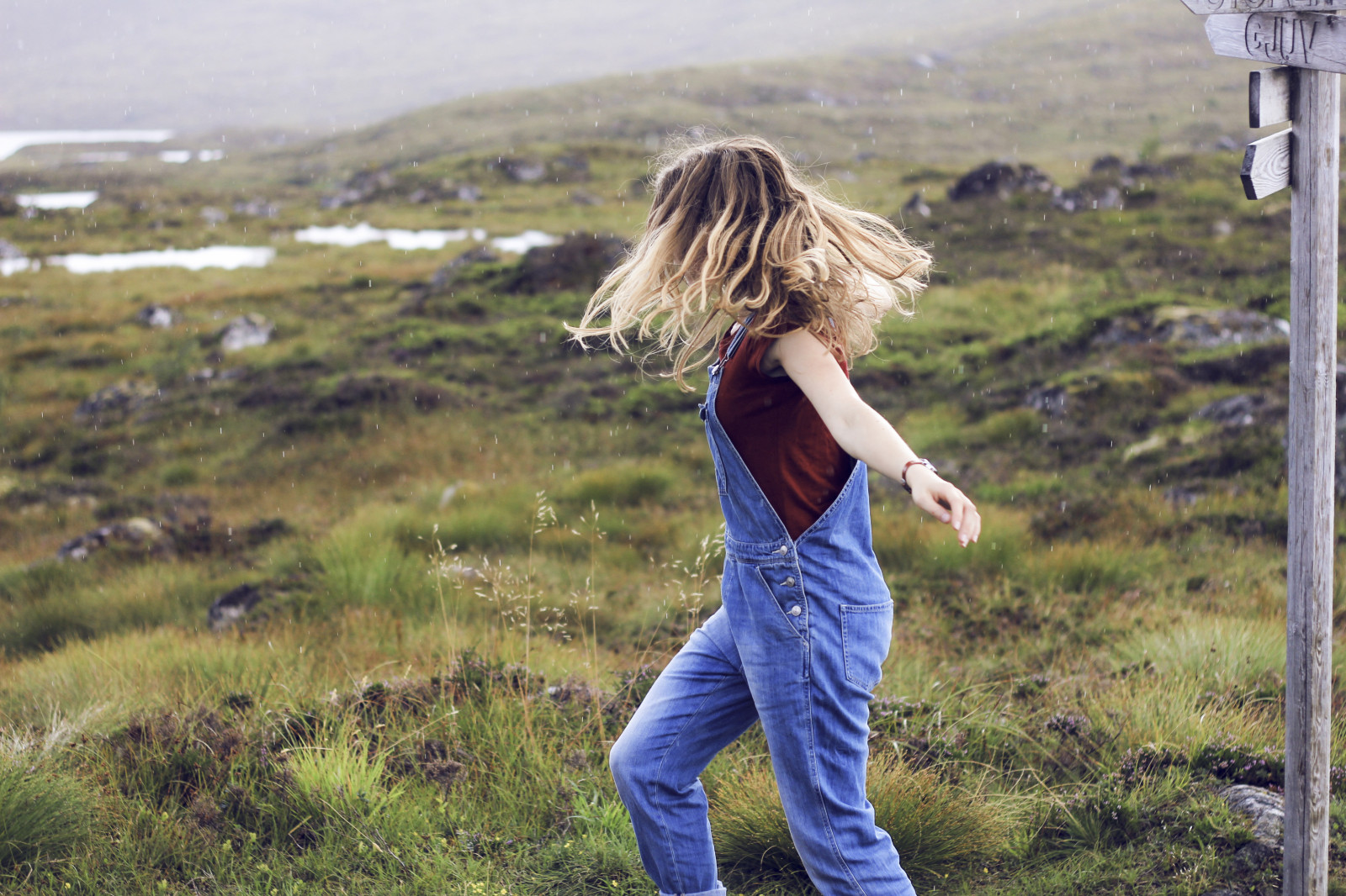 cestovat, hora, jezero, dívka, déšť, Norsko, vlasy, ostrov, tanec, bryndáček, dobrodružství, prozkoumat, blond, celkově