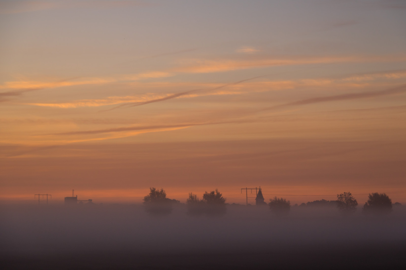 krajina, západ slunce, nebe, svítání, večer, ráno, mlha, horizont, atmosféra, soumrak, opar, mrak, mlha, svítání, dimma, venkov, landsbygd, soluppg ng, s dersl tt, landskap, exif modelu canoneos760d, geocountry, Kamera aby kánon, geocity, Model fotoaparátu canoneos760d, geostate, geolocation, EXIF čočka efs18200mmf3556is, exif aby kánon, EXIF isospeed 100, EXIF otvor 50, exif focallength 80mm, prostý, prérie, atmosférický jev, odlesk, červená obloha v dopoledních hodinách