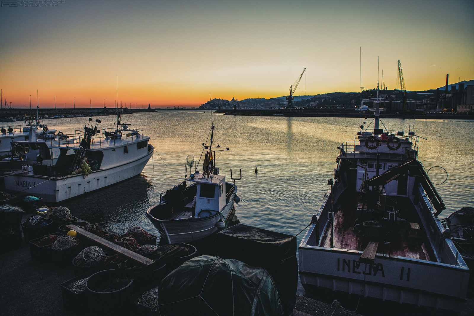 Landschaft, Schiff, Boot, Sonnenuntergang, Meer, Fischer, Wasser, städtisch, Betrachtung, Himmel, Sonnenaufgang, Abend, Morgen, Fluss, Sonne, Hafen, Horizont, Dock, Dämmerung, Porto, Ligurien, Yachthafen, Tramonto, Wolke, Dämmerung, Ozean, Skyscape, Seelandschaft, Hafen, Wasserfahrzeug, Kanal, Imperia, Bootfahren, Docks, Wasserweg, Gewässer, Urbanscape, Fischereifahrzeug, Fabio, Zenoardo, Fabiozenoardo, Sonnenuntergang
