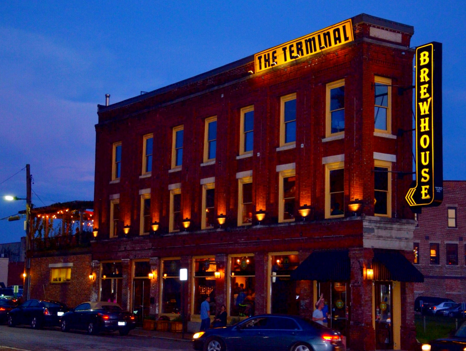 hudba, jídlo, Černá, Cihlový, podepsat, žlutý, bar, noc, zábava, zlato, restaurace, večer, flickr, Tennessee, patio, V sobotu večer, nápoje, marketstreet, nite, červená cihla, chattanoogatn, Outdoorcafe, nightspot, Terminalbrewhouse