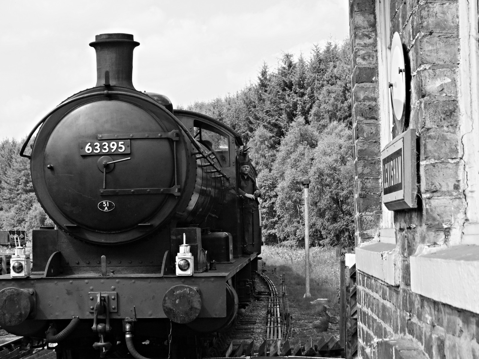 ny, jernbane, sort og hvid, kvinde, plante, bygning, træ, øje, pige, monokrom, arkitektur, sammensætning, tog, Person, høj, sand, slik, stat, udendørs, legeme, klitter, bede, ser, ung, motor, indendørs, smykker, kurvet, piercing, damp, bug, hofter, talje, ringe, gal, bikini, 99, kyst, tiltrækkende, køretøj, agent, faves, lokomotiv, emne, fredfyldte, hofte, kærtegn, spionage, hav, scavenger, Smasher, sårbar, ser godt ud, kvind, ravisher, talje, tighs, shaply, F57, photoadd, atractiveness