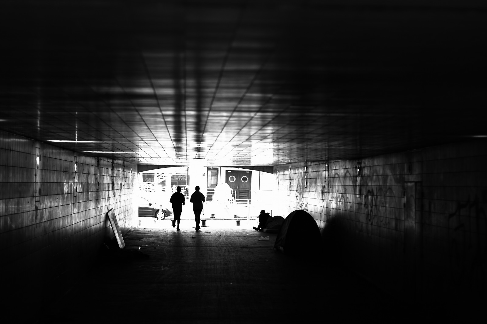 bílý, Černá, černobílý, noc, architektura, odraz, nebe, stín, fotografování, silueta, symetrie, večer, atmosféra, tunel, metro, program, půlnoc, elektřina, infrastruktura, úhel, světlo, Street View, fotografie, tma, noiretblanc, blackandwithe, photoderue, momentka, urbanarte, paris13, photopascalcolin, Černý a bílý, monochromatické fotografování, Film noir, denní osvětlení, sDF, běžci, TENTE, Coureurs