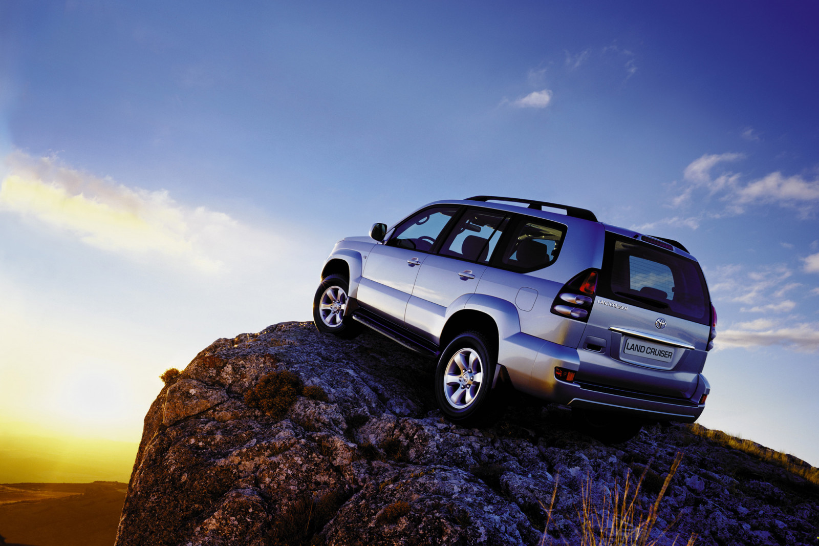 Wallpaper : Toyota, land cruiser, prado, gray, rear view 2000x1333 ...