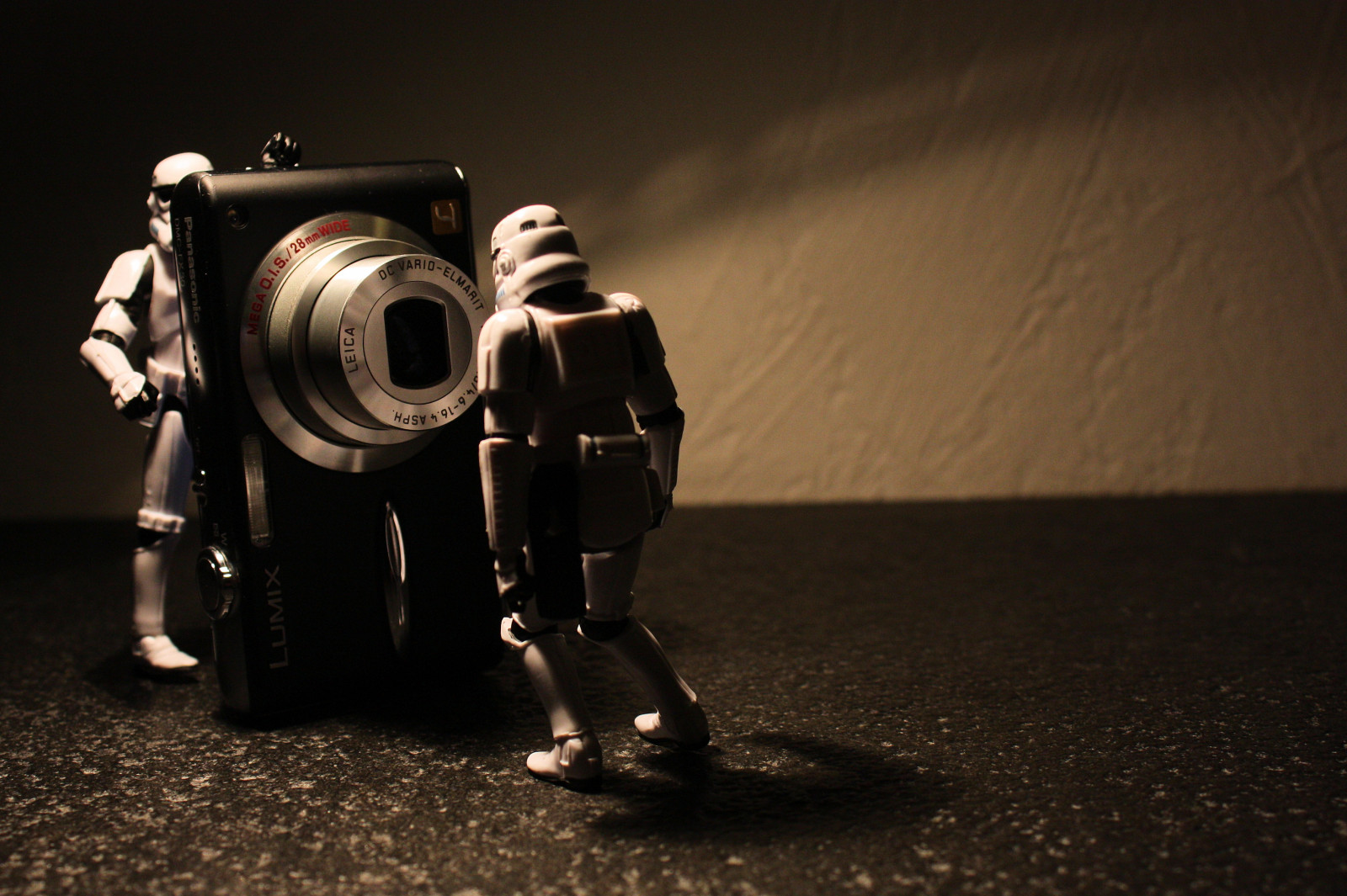 Wallpaper : camera, Canon, Toy, actionfigure, lumix, eos, photo ...