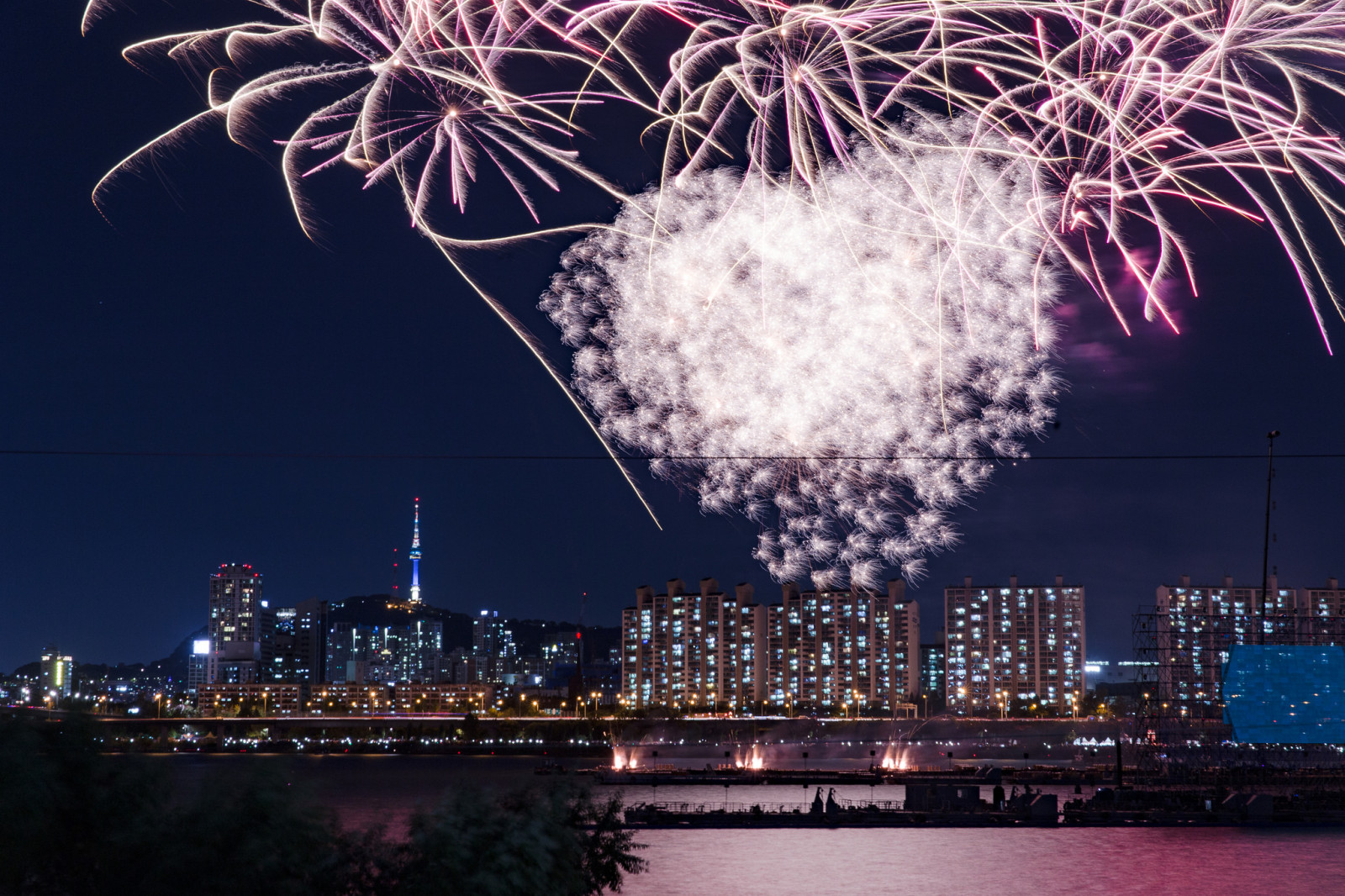 město, panoráma města, noc, Asie, voda, odraz, nebe, park, asijský, ohňostroj, panoráma, mrakodrap, večer, Kánon, svět, korejština, hlavní město, Seoul, Nový rok, metropole, událost, F28, centrum, fotografie, festival, Mezinárodní, fotografie, jižní, 6d, sigma, eos, canoneos6d, Jižní Korea, Korea, rekreace, republika, 2470mm, KPOP, bývalý, turistická atrakce, počítač tapeta, Atmosféra Země, Metropolitní oblast, HSM, dg, ohňostroj, Nový Rok, kr, Korejská republika, sigma2470mmf28exdghsm, slavnost, Hangang, Yeouido, Hanwha, Yeouidohangangpark, Mezinárodního festivalu, public event