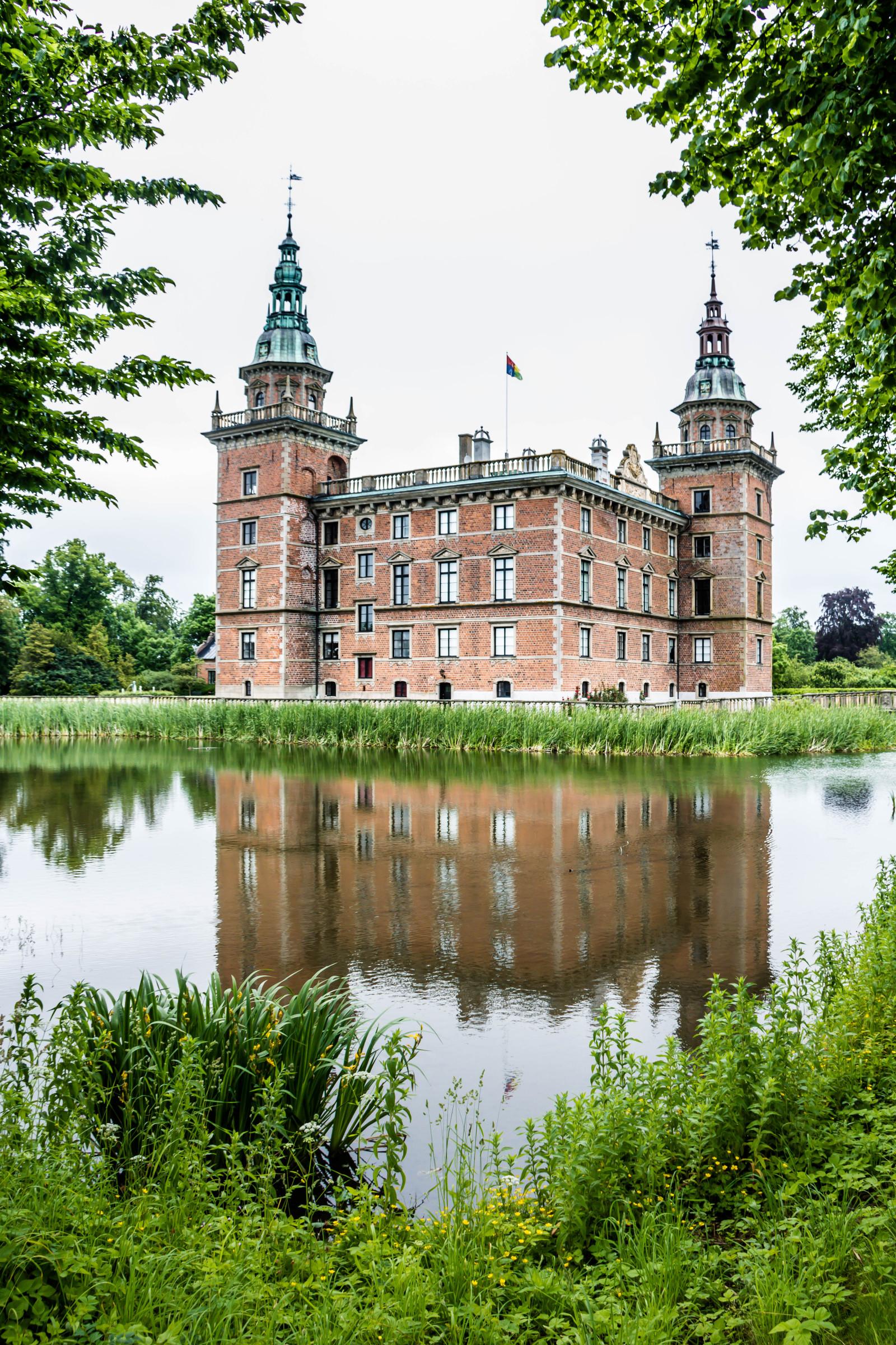 สถาปัตยกรรม, อาคาร, การสะท้อน, ปราสาท, แม่น้ำ, ปราสาท, อสังหาริมทรัพย์, สถาปนิก, Byggnad, slott, marsvinsholm, exif model canoneos760d, กล้องทำให้ Canon, กล้องรุ่น canoneos760d, ตำแหน่งทางภูมิศาสตร์, เลนส์ Exifs efs18200mmf3556is, รูรับแสง 56, exif ทำให้ canon, exif isospeed 100, คูเมือง, ความยาวคลื่น exif 18mm, Skulpturpark, marsvinsholmsslott, ทางน้ำ, ปราสาทน้ำ, บ้านที่โอ่อ่า, คฤหาสน์