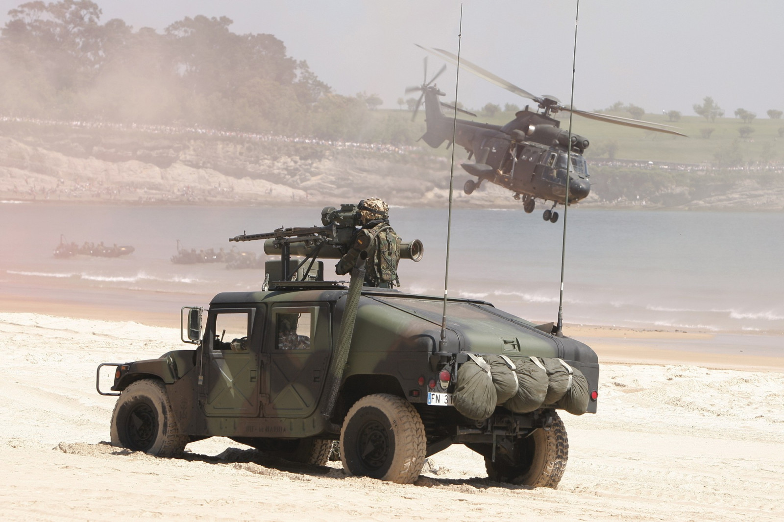 mobil, kendaraan, pesawat terbang, tentara, militer, tentara, Rheinmetall MG3, Angkatan Udara, penerbangan, helikopter, pengintaian, kelompok, mobil berlapis baja, kendaraan militer, roading