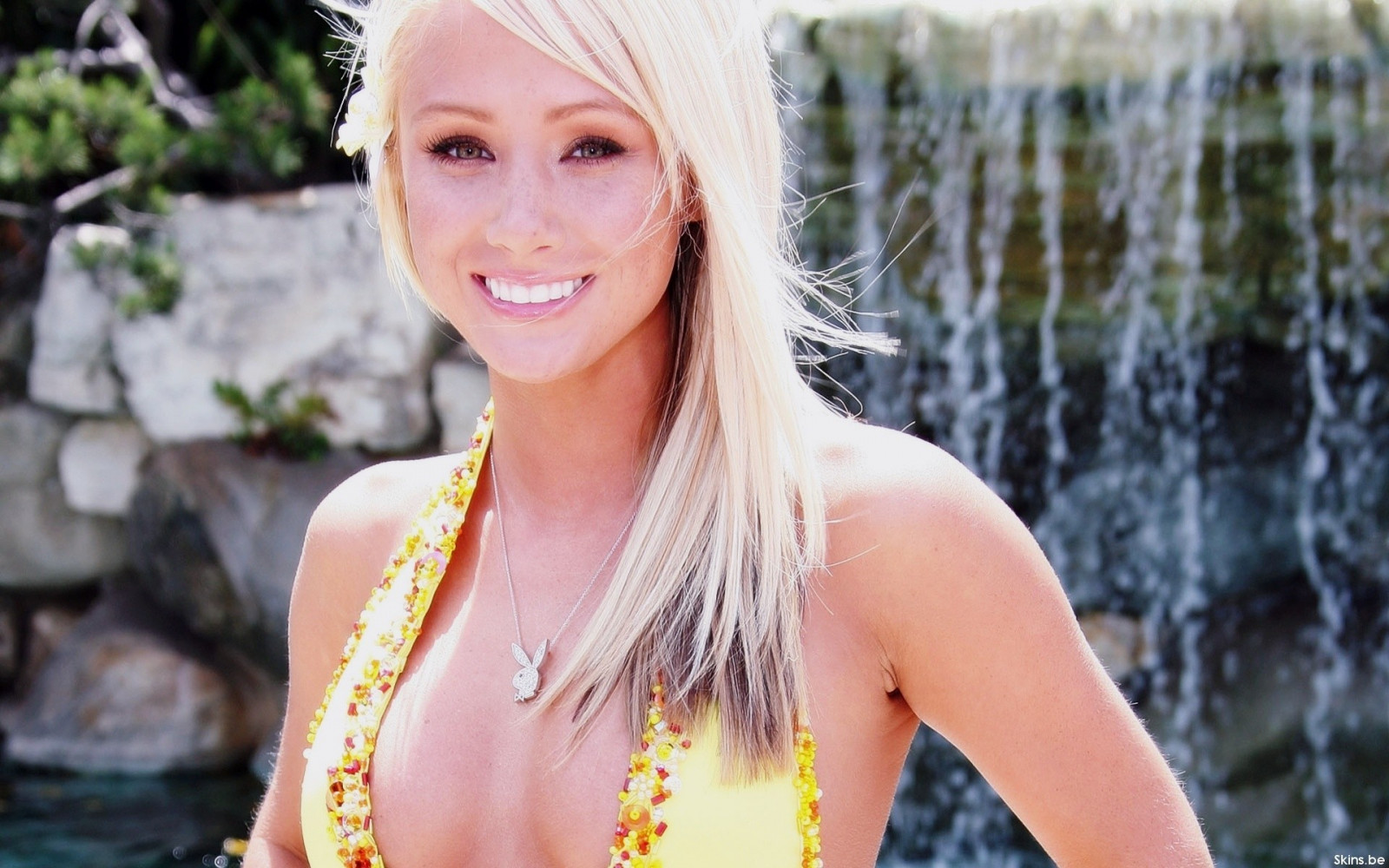 ženy venku, ženy, model, portrét, blondýnka, dlouhé vlasy, fotografování, náhrdelník, šaty, usmívající se, móda, vlasy, Playboy, Osoba, kůže, oblečení, Sara Jean Underwood, dívka, krása, usměj se, oko, žena, dáma, blond, účes, portrétní fotografie, focení, umění model, břicho