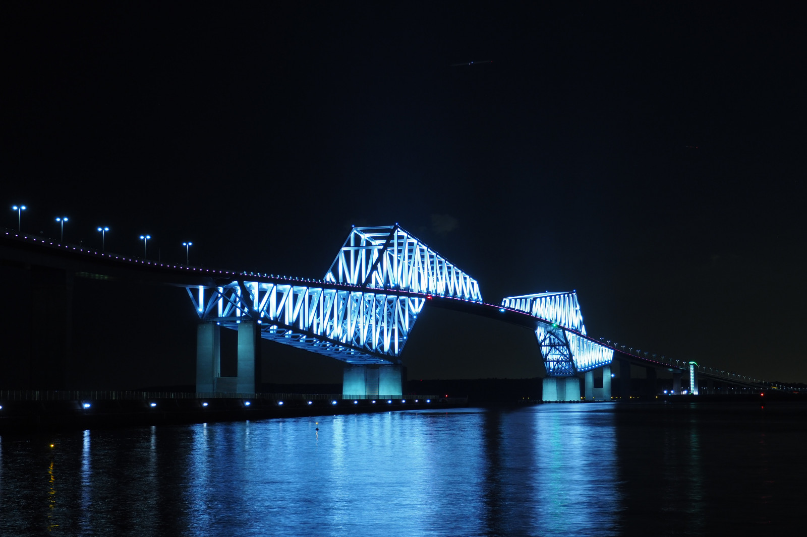 Japonsko, panoráma města, noc, odraz, most, soumrak, Tokio, Olympus, jp, světlo, longexposure, osvětlené, osvětlení, tma, mezník, tokyogatebridge, mzuiko, OMD, EM5, omdem5, mzuikodigital1250mmf3563, mzuiko1250, em5mark2, omdem5mark2, nonbuilding struktura, kabel vydržel most