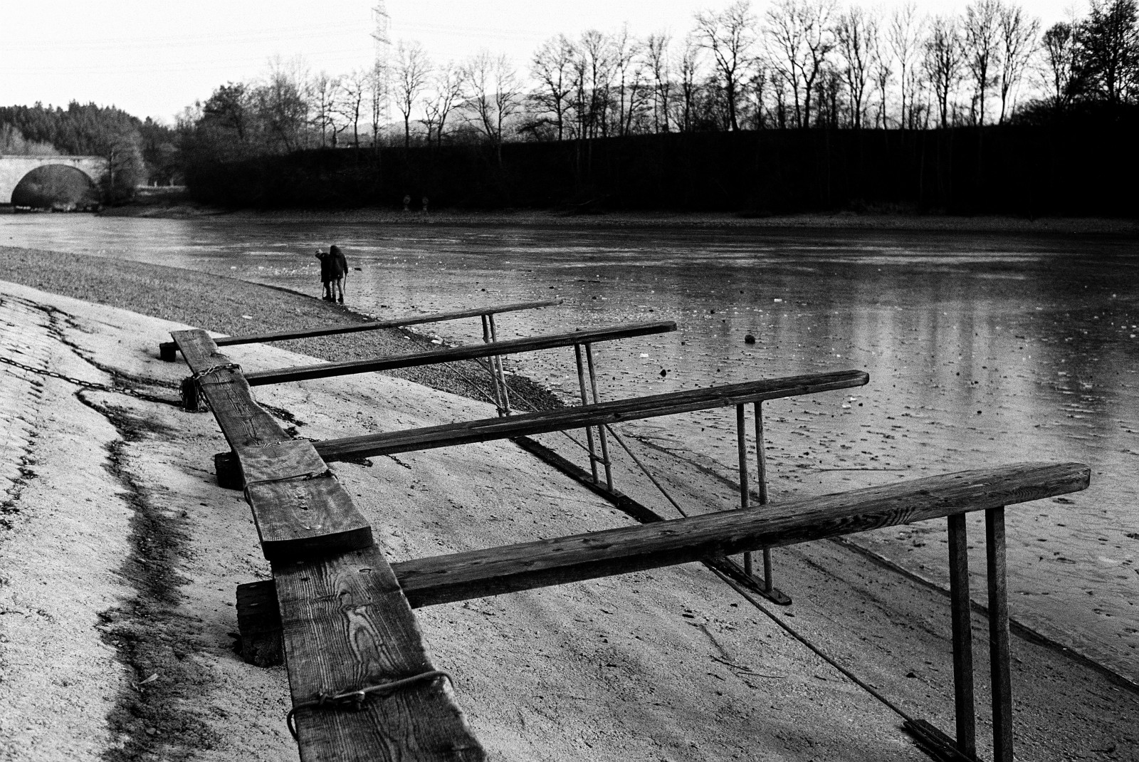 krajina, bílý, černobílý, jezero, voda, odraz, zima, dřevo, led, most, řeka, obilí, dok, Leica, 35MM, Baw, M6, Černý a bílý, strom, tělesné, Černá bílá, analogový, tvar, film, SW, Ilford, BNW, Voigtlander, nokton, schwarzweis, vodní, Černý a bílý, monochromatické fotografování, leicam6, FP4, stefankamert, meinfilmlab, wwwmeinfilmlabde