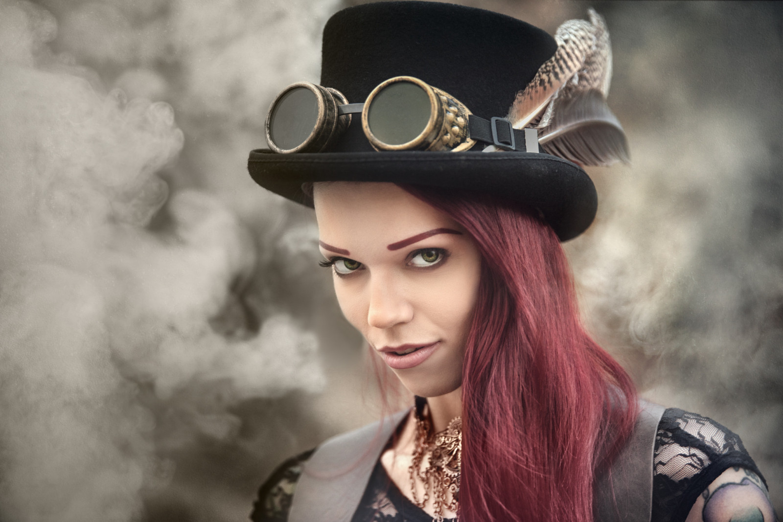 500px, ženy, model, při pohledu na diváka, hloubka pole, cosplay, čepice, Růžové vlasy, Steampunk, zelené oči