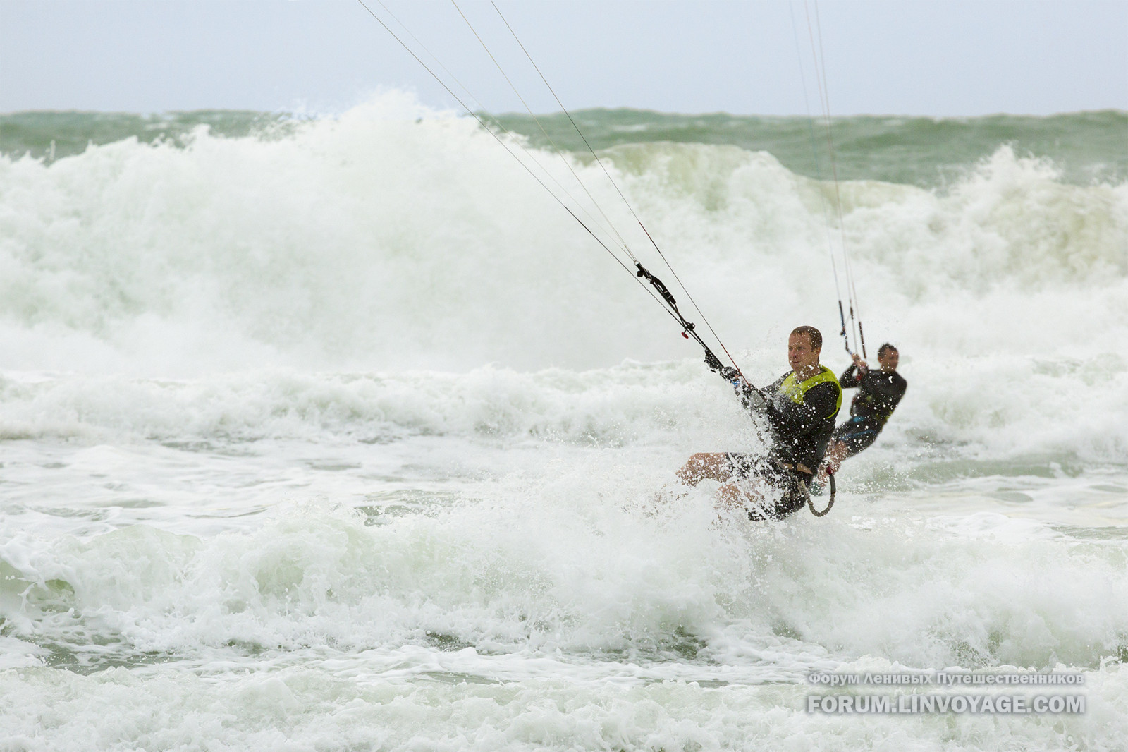 sportovní, lidé, sport, západ slunce, moře, voda, nebe, pláž, bouřka, zelená, modrý, vlny, vítr, kruh, surfování, Thajsko, jasný, Létat, Let, kitesurfing, Surfovat, barva, mrak, jezdit, roztomilý, venkovní, krása, kouzlo, oceán, vlna, kolo, zábava, skok, Rychlý, Pattaya, krabi, Samui, phuket, phuketian, Naiharn, phuketphotographernet, forumlinvoyagecom, kiter, kiting, křídlo, parasail, lodičky, mořská vlna, extrémní sport, surfování zařízení a potřeby, boardové sporty, vodní sport, povrchové vodní sporty