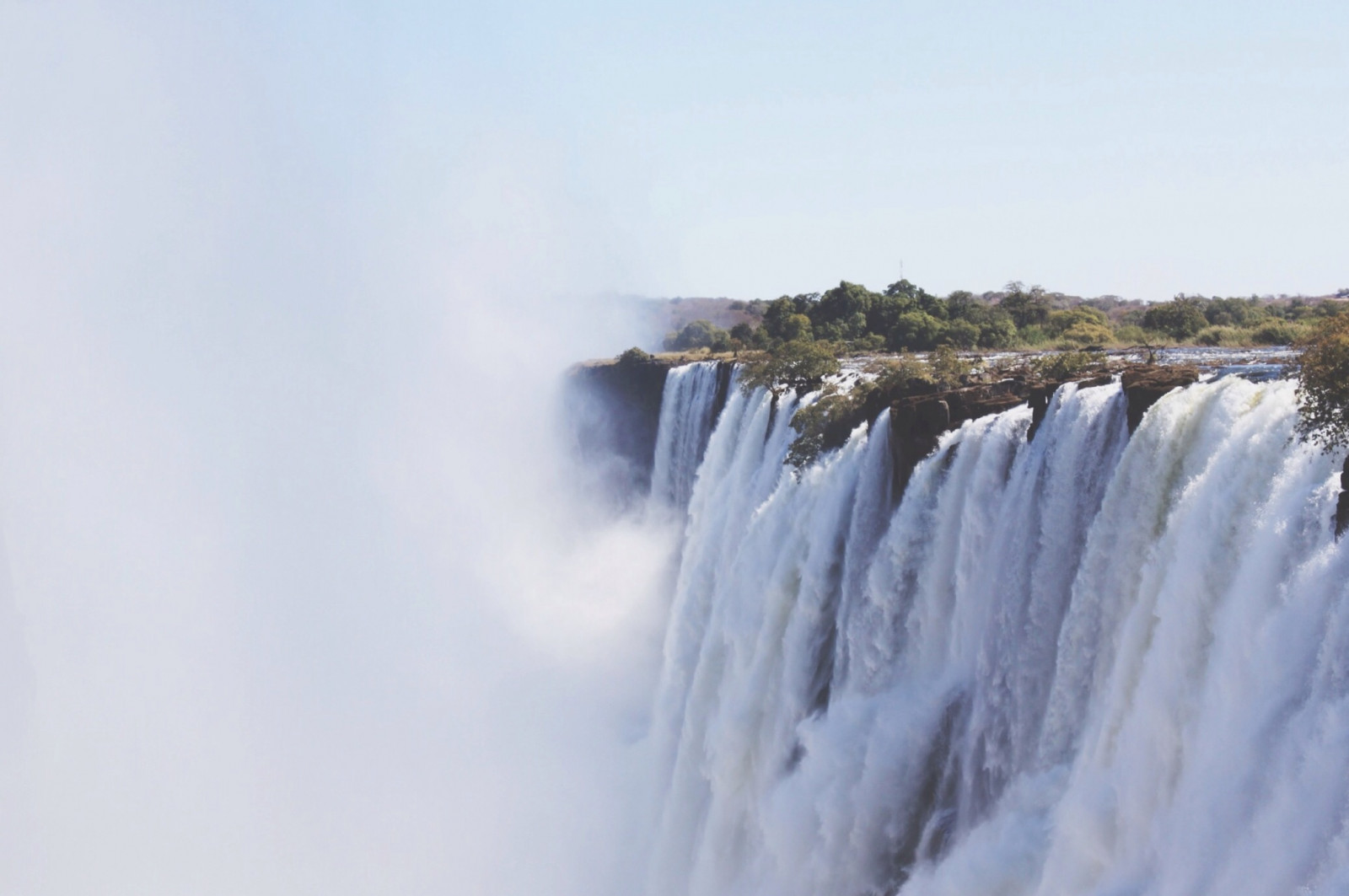 træer, Skov, vandfald, dyr, vand, natur, himmel, sne, vinter, fotografering, skyer, berolige, is, flod, dyreliv, Afrika, klipper, sommer, ødemark, afrikansk, arbejde, regnskov, Fryser, Victoria, tysk, Namibia, træ, damp, dreng, bjerg, udsigt, Foto, sjovt, uden for, rejsende, skov, vandløb, fantastiske, rejse, rejselyst, falls, palmer, krop af vand, vand funktion, felix, zimbabwe, rejser, bavianer, machleid, vandressourcer, victoriafalls, vicfalls, zamiba