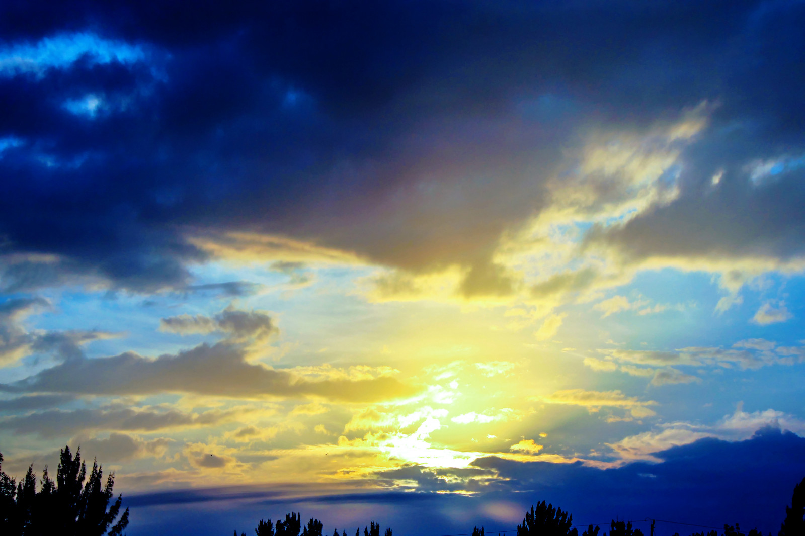 slunečnímu záření, krajina, západ slunce, Příroda, Červené, nebe, svítání, uklidnit, žlutý, večer, ráno, slunce, Kánon, horizont, atmosféra, soumrak, mrak, strom, Nový, je, svítání, skvělý, chladný, muž, mě, během dne, vy, počítač tapeta, Atmosféra Země, odlesk, červená obloha v dopoledních hodinách, meteorologický jev, kupa, jev, Mkool