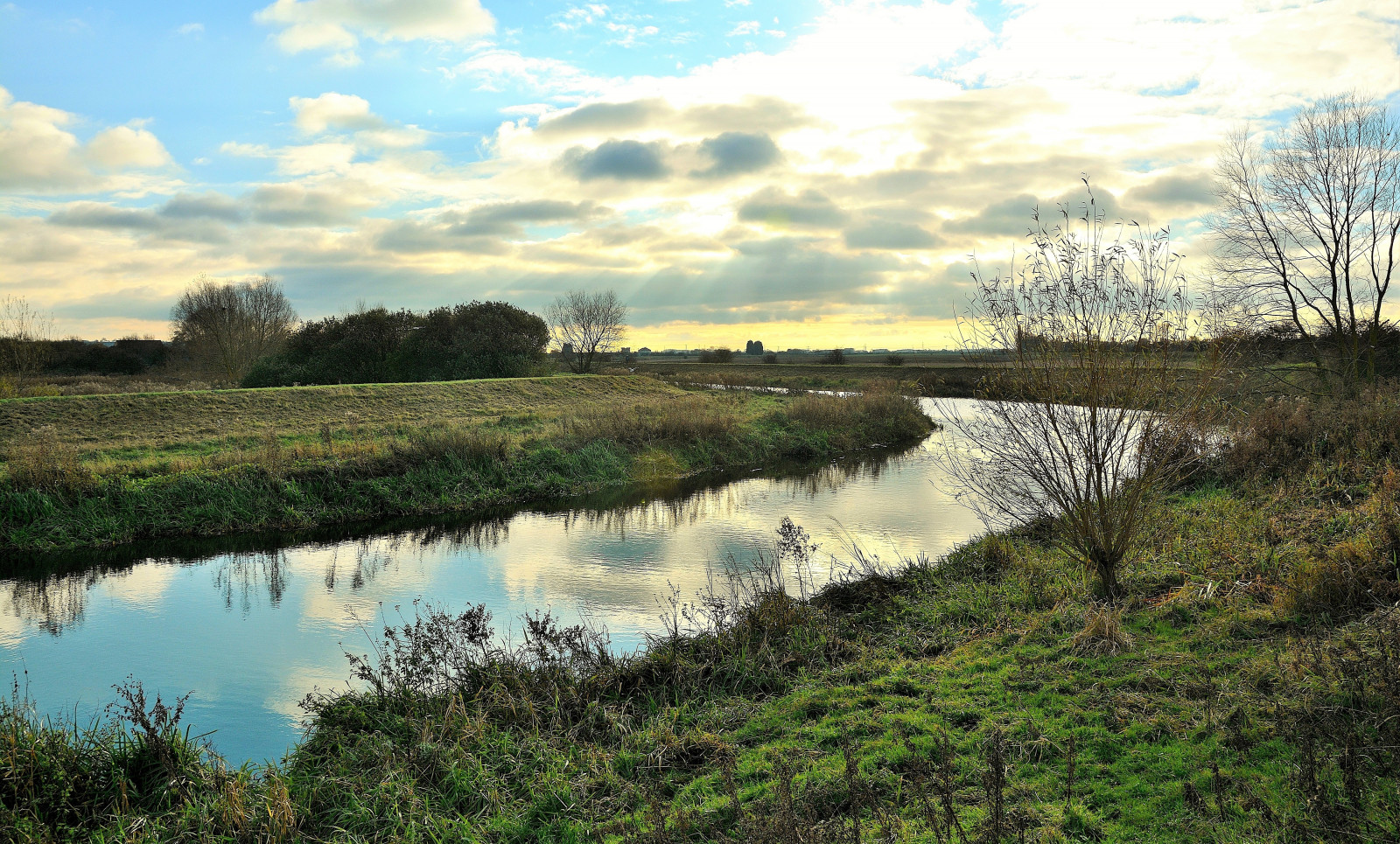 landskab, sø, vand, natur, afspejling, græs, England, morgen, flod, ødemark, Dam, britisk, strøm, sti, pathway, UK, Bæk, vådområde, træ, efterår, vandløb, Lincoln, bæk, eng, reservoir, Storbritanien, engelsk, Det Forenede Kongerige, Lincolnshire, gb, storbritannien, marsk, loch, landdistrikt, levested, naturligt miljø, atmosfærisk fænomen, vandveje, geografisk funktion, krop af vand, mose, sti, publicfootpath, ridesti, eastmidlands, midlands, Witham, riverwitham, rnbwitham, withamvalley, Bracebridge, swallowbeck, barcebridgelowfields