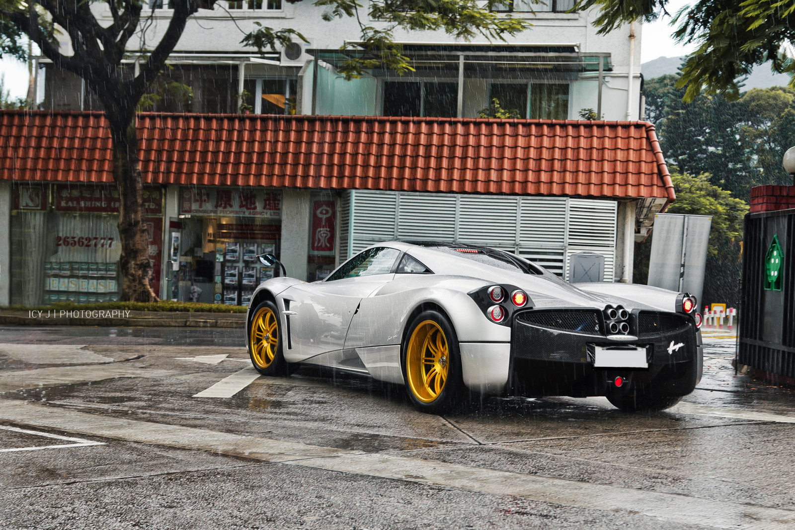 ulice, Itálie, auto, vozidlo, déšť, silnice, kov, kola, zlato, sportovní auto, Ozubené kolo, stříbrný, Pagani, Huayra, WTF, asfalt, ráfky, výkon auta, Hypercar, horní, Zonda, italština, exotický, R, Vzácný, den, chladný, rostlina, deštivý, kolo, hong, kong, super, okraj, superauto, šílený, hongkong, šílenství, šílený, worldcars, uhlík, šílený, pozemní vozidla, automobilového designu, závodní auto, luxusní vůz, vlákno, motorové vozidlo, městské auto, titan, uhlíkové vlákno, Karbotan, Tagsareweird, Lolthisislikeinstagram, automotive wheel system