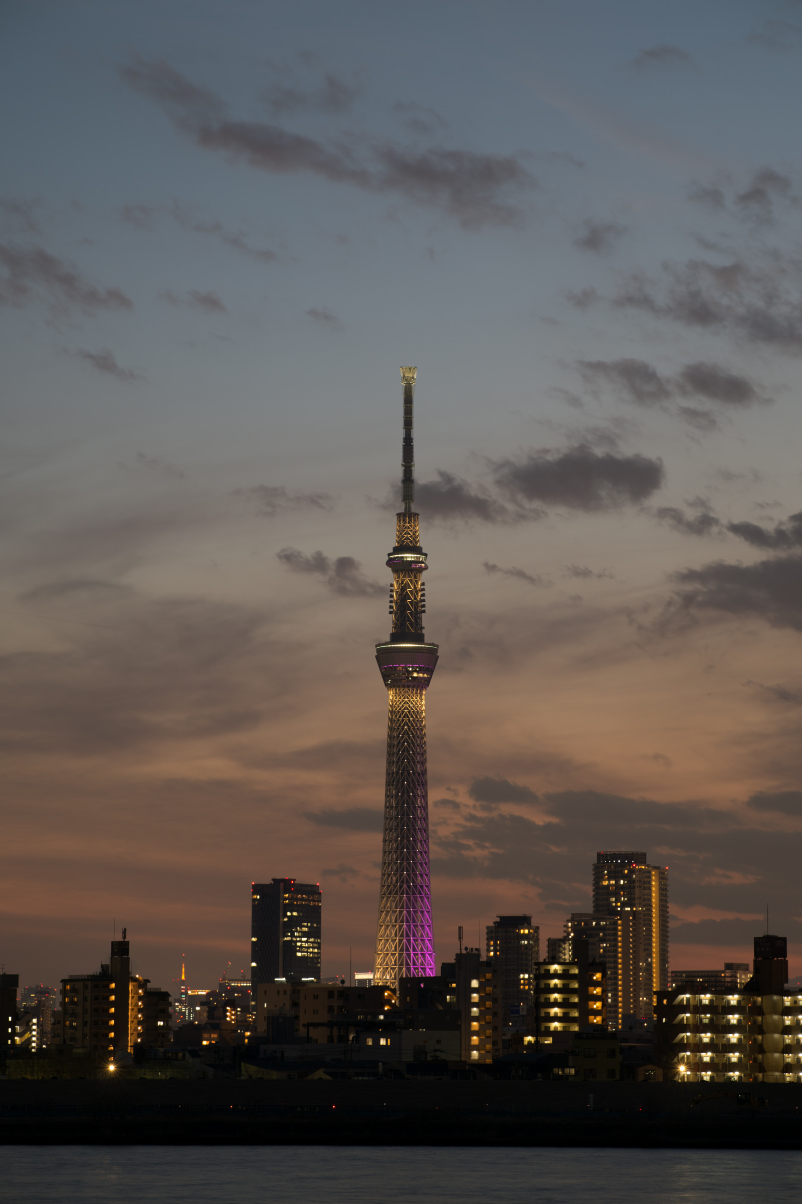 Japan, solnedgang, by, bybilledet, nat, arkitektur, afspejling, himmel, skyline, skyskraber, aften, tårn, horisont, Nikon, skumring, Tokyo, Jp, Skytree, Sky, downtown, NIKKOR, daggry, belyst, belysning, milepæl, Tokyo Skytree, afs105mmf14eed, afsnikkor105mmf14eed, df, Miyabi, atmosfære af jord, menneskelig bosættelse, geografisk funktion