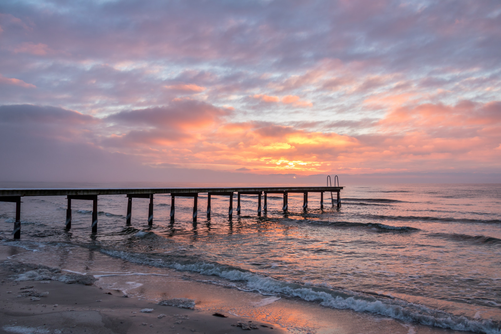 slunečnímu záření, západ slunce, moře, pobřeží, nebe, zima, pláž, svítání, Studený, večer, ráno, pobřeží, mráz, horizont, molo, dok, soumrak, Jinovatka, mrak, svítání, oceán, vlna, Brygga, Vinter, kallt, skateholm, rimfrost, odlesk, tělo z vody, mořská vlna