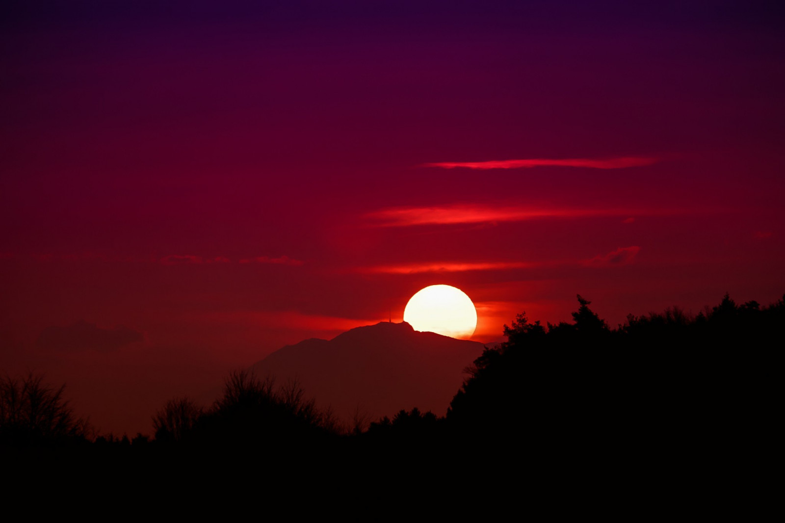 slunečnímu záření, krajina, západ slunce, nebe, svítání, večer, ráno, slunce, horizont, atmosféra, soumrak, mrak, svítání, tma, 2048x1365 px, odlesk, červená obloha v dopoledních hodinách