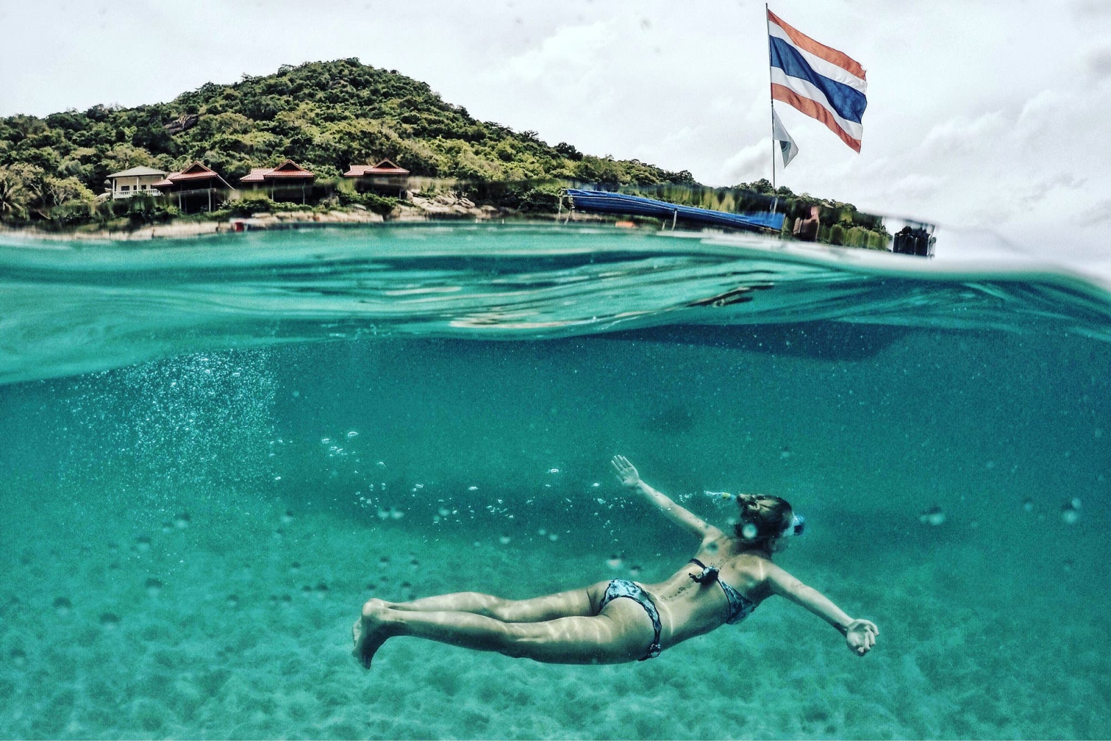 Meer, Wasser, Tourismus, blau, Flagge, Unterwasser, Blasen, Wind, Insel, Lagune, Sommer-, Schnorcheln, Thailand, Karibik, Kuppel, Tauchen, Ferien, GoPro, tief, Freizeit, Ozean, Welle, Spaß, schwimmen, tauchen, Erholung, Extremsport, Wassersport, Windsports, Kohsamui, Kohtao, Langboot, coastal and oceanic landforms