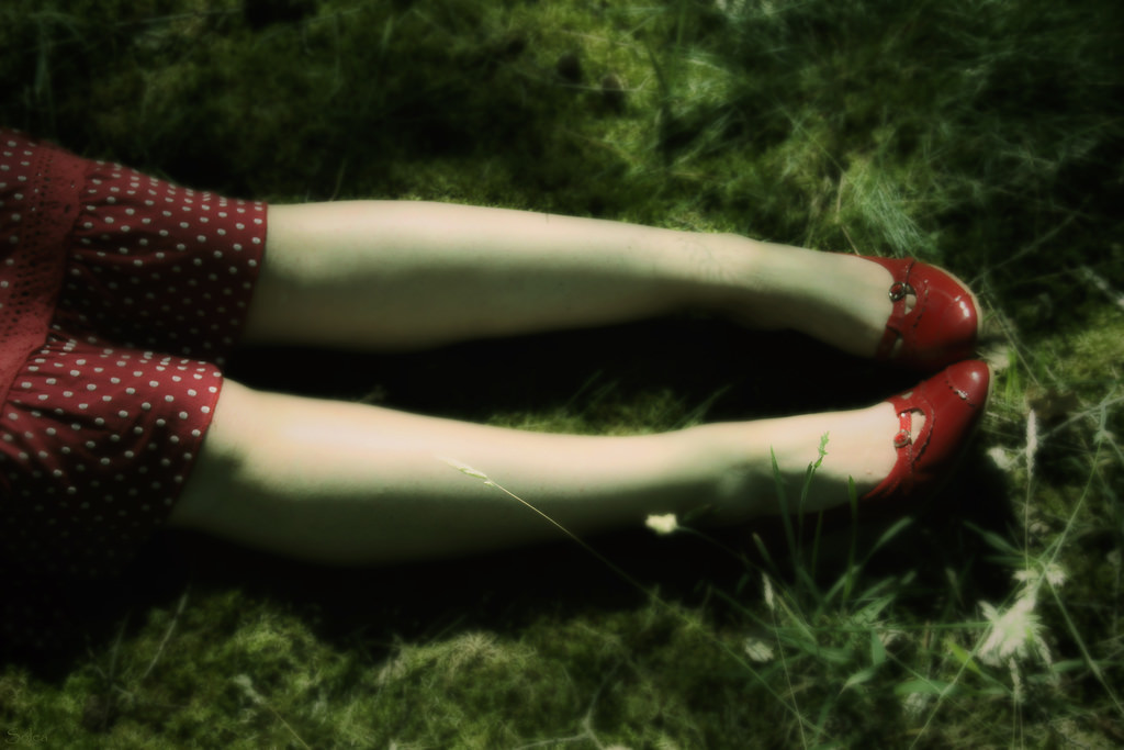 portrét, Červené, tráva, nohy, fotografování, šaty, zelená, obuv, zločin, list, flickr, květ, rostlina, žena, noha, solea, trávník, vyrobit, polka, televize, vPro, marieclaire