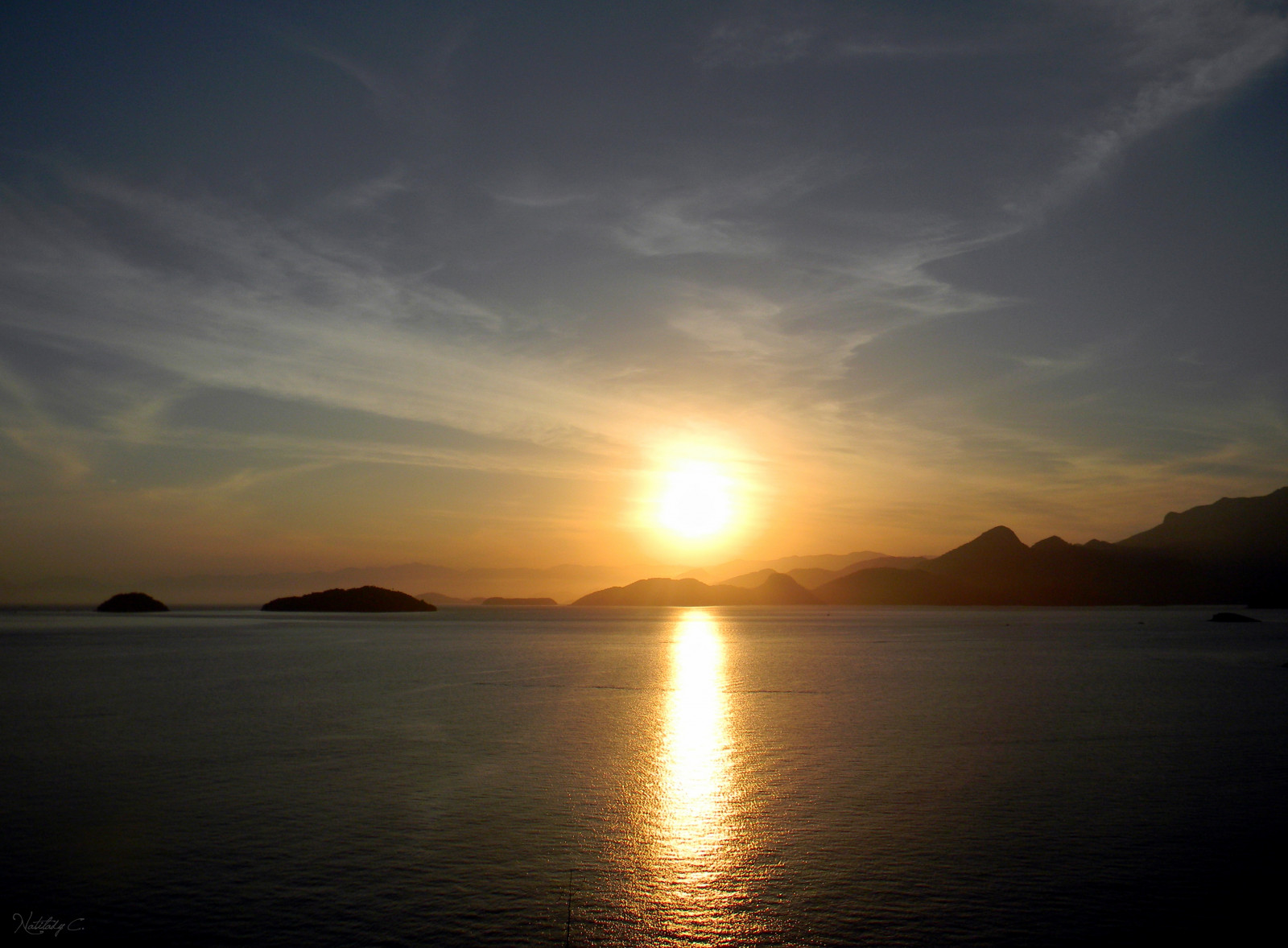 slunečnímu záření, hory, západ slunce, moře, jezero, voda, Příroda, odraz, nebe, mraky, svítání, uklidnit, večer, ráno, slunce, horizont, atmosféra, fjord, Nikon, Slunný, soumrak, Brazílie, Brasil, slunce, světlo, mrak, svítání, přírodní, oceán, odrazy, naturaleza, mar, agua, barvy, nádrž, natureza, během dne, jádra, pordosol, luz, Montanhas, nuvens, jezero, počítač tapeta, odlesk, červená obloha v dopoledních hodinách, CEU, reflexos, mys