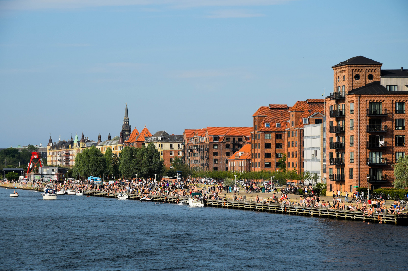 lidé, loď, moře, město, panoráma města, záliv, architektura, voda, odraz, nebe, vozidlo, Cestovní ruch, panoráma, pobřeží, most, řeka, přístav, město, dok, Dánsko, dovolená, Kodaň, spegling, islandsbrygge, buidlings, Sydhavnen, fisketorvet, havneholmen, vodní, lidské osídlení, geografický rys, tělo z vody