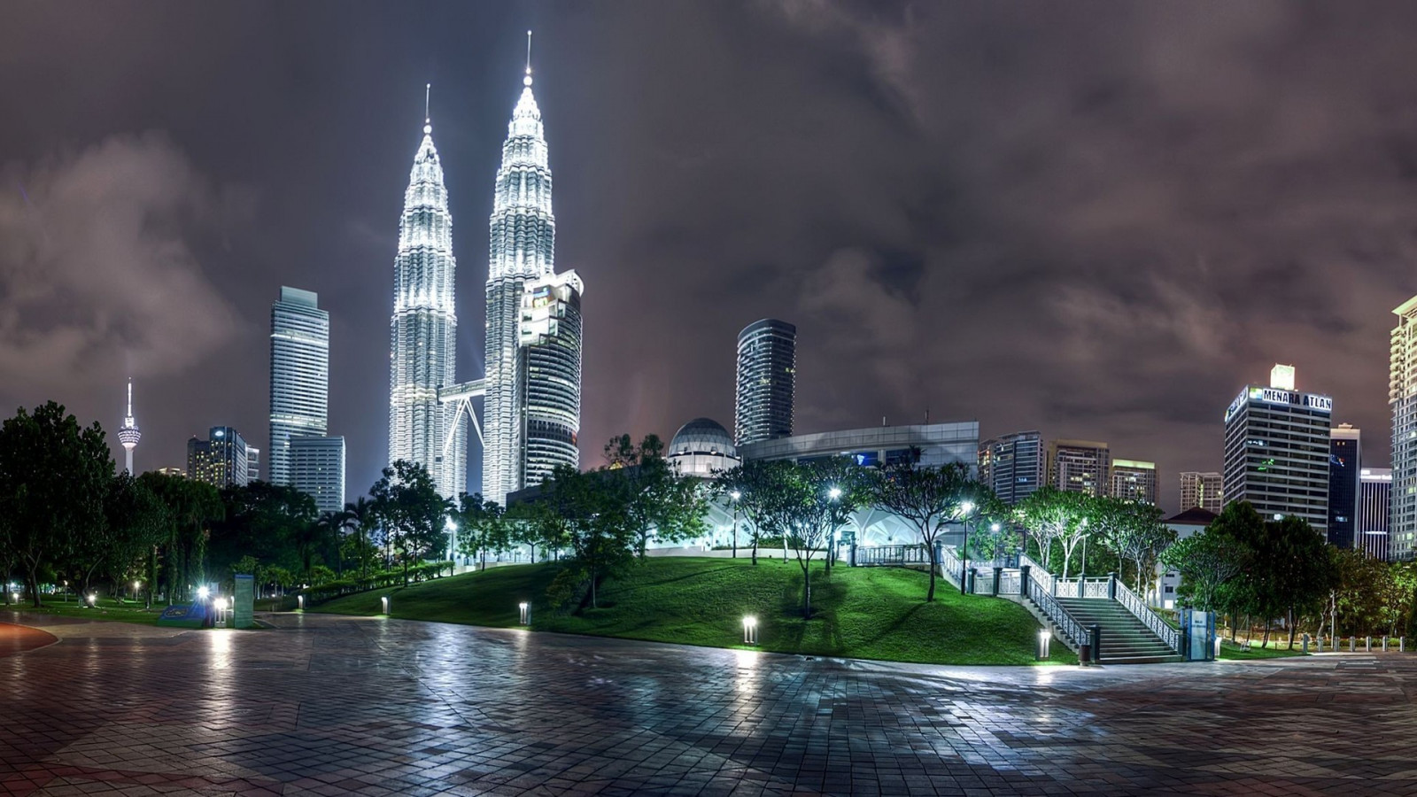 città, paesaggio urbano, notte, riflessione, orizzonte, grattacielo, Torre, Petronas Towers, Kuala Lumpur, metropoli, Fontana, centro, punto di riferimento, area urbana, area metropolitana, insediamento umano, palazzone, giochi d'acqua
