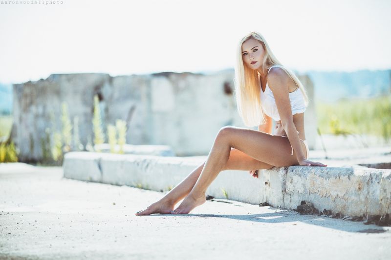 Kvinder,model,blond,langt hår,Kvinder udendørs,sidder