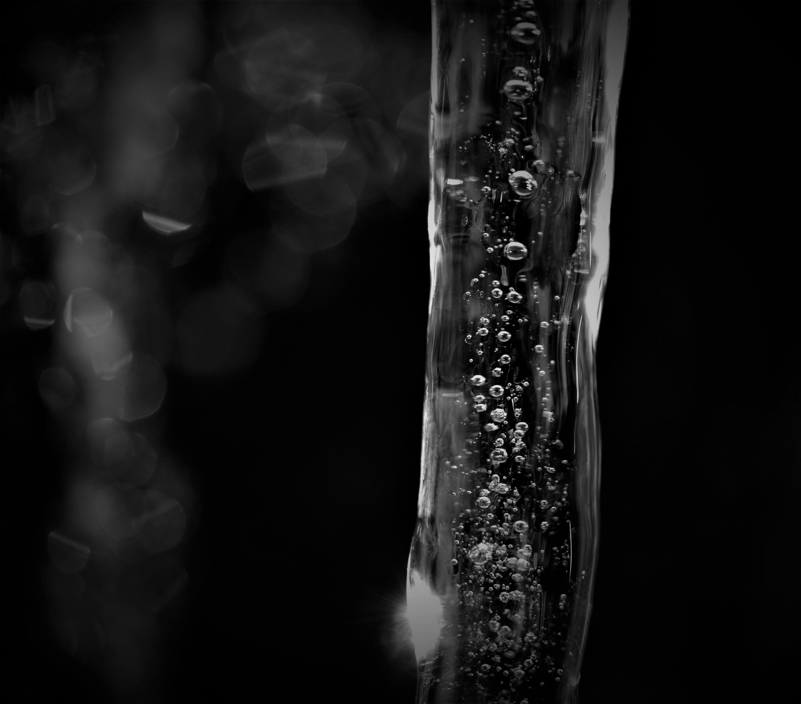 nero, monocromo, notte, acqua, natura, fotografia, macro, ghiaccio, Norvegia, atmosfera, ghiacciolo, norvegese, mezzanotte, leggero, bianco e nero, albero, bw, macro, natur, oscurità, monocrome, norsk, sfondo del computer, bianco e nero, fotografia in bianco e nero, fotografia macro, still life, artinbw, svarthvitt, istapp, stock photography