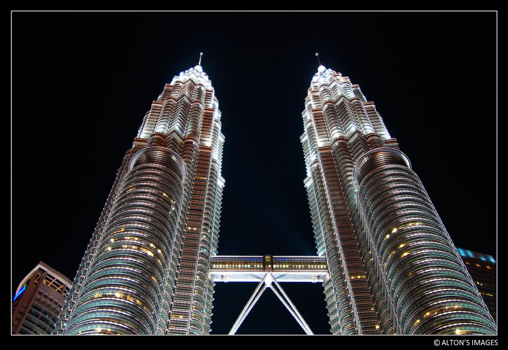 světla, Černá, město, panoráma města, noc, architektura, Asie, městský, budova, nebe, panoráma, mrakodrap, věž, most, moderní, ocel, pár, kruh, tropický, Nikon, Malajsie, lesk, metropole, dvojčata, islám, spirála, ikona, 2014, světlo, centrum, záře, dva, pár, tropy, kl, mezník, 2, během dne, křivky, Jihovýchodní Asie, Kuala Lumpur, věže, urban area, turistická atrakce, Metropolitní oblast, panelový dům, výška, svítivý, lesk, dvojčata, Petronas, petronastowers, postmoderní, Petronastwintowers, Alton, Altonthompson, Altonsimages