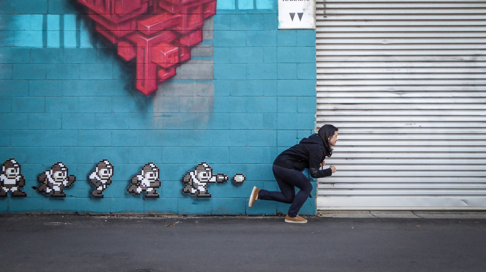 dveře, UMĚNÍ, dívka, stříbrný, projekt, lumix, obrazy, tyrkysová, purpurová, nástěnné malby, třepení, běh, džíny, postava, váleček, natáčení, Annabel, stíhání, pixelated, theen, kenttown, corruatediron, littlerundlestreet, electronicpellets