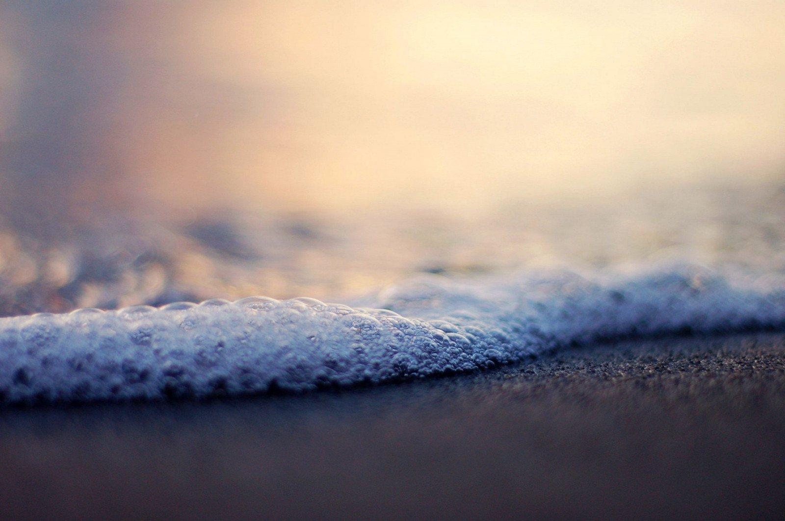 slunečnímu záření, hloubka pole, moře, voda, písek, odraz, nebe, sníh, zima, pláž, makro, svítání, ráno, pobřeží, mráz, Bubliny, horizont, atmosféra, zmrazení, mrak, počasí, svítání, sezóna, vlna, atmosférický jev, zblízka, mořská vlna, makro fotografie, 2800x1860 px