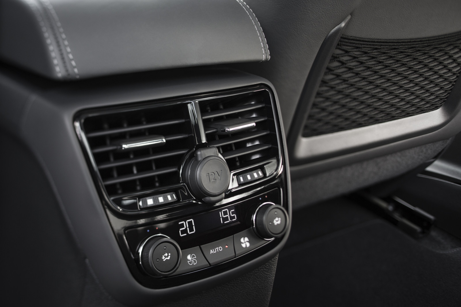 Auto, Fahrzeug, Mercedes Benz, 2015, Peugeot, Lenkrad, Limousine, Netcarshow, Netcar, Auto Bilder, Auto Foto, 508, Landfahrzeug, Automotive außen, Automobil machen, Familienwagen, Kompaktwagen, Sport Nutzfahrzeug, Kleinwagen, Mittleres Auto, Mercedes benz eine Klasse, Mercedes benz m klasse, Mercedes benz b klasse