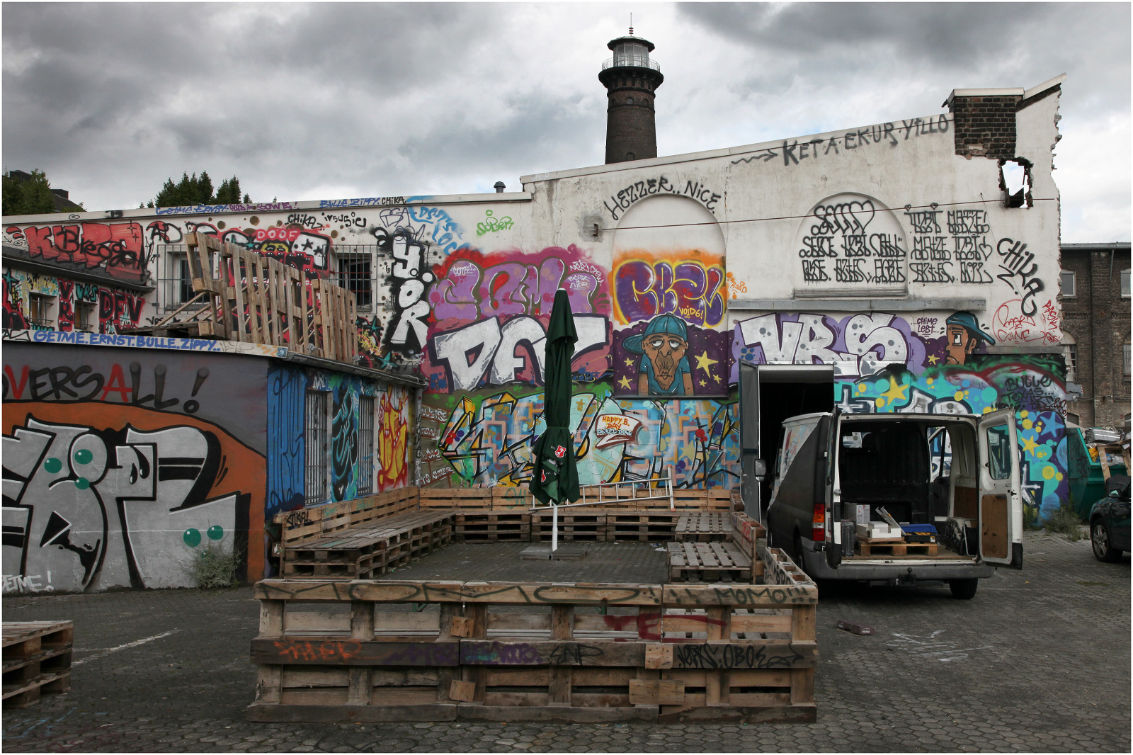 bar, grafiti, Koln, Leuchtturm, Gastronomie, Biergarten, Helios, Ehrenfeld, Stapelbar, raperre, Img8751stapelbar3000