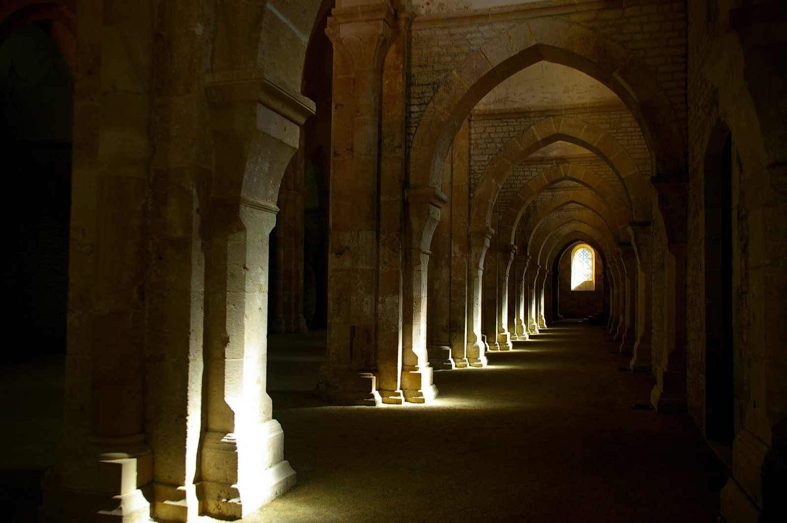sollys, nat, bygning, Sol, kolonne, sten-, Frankrig, gotisk, religiøs, bue, kirke, arkade, kloster, struktur, gotiske arkitektur, Sol, abbedi, 2007, lys, francia, unesco, mørke, Eglise, kirkeskibet, anawesomeshot, 100commentgroup, Gotic, diamondclassphotographer, romansk, gotico, Kirch, turistattraktion, historiske sted, sted for tilbedelse, krypt, pedra, columna, bordeaux, Monasterio, Cistercienserordenen, abbaye, nau, nef, Monestir, kloster, franca, Abtei, Cisterciense, middelalderlig arkitektur, romanic, Romanico, Esglesia, Monastere, Fontenay, Cister, Abadia, Borgo a, godslight, Montbard, cistercenc, Borgonya, religious institute