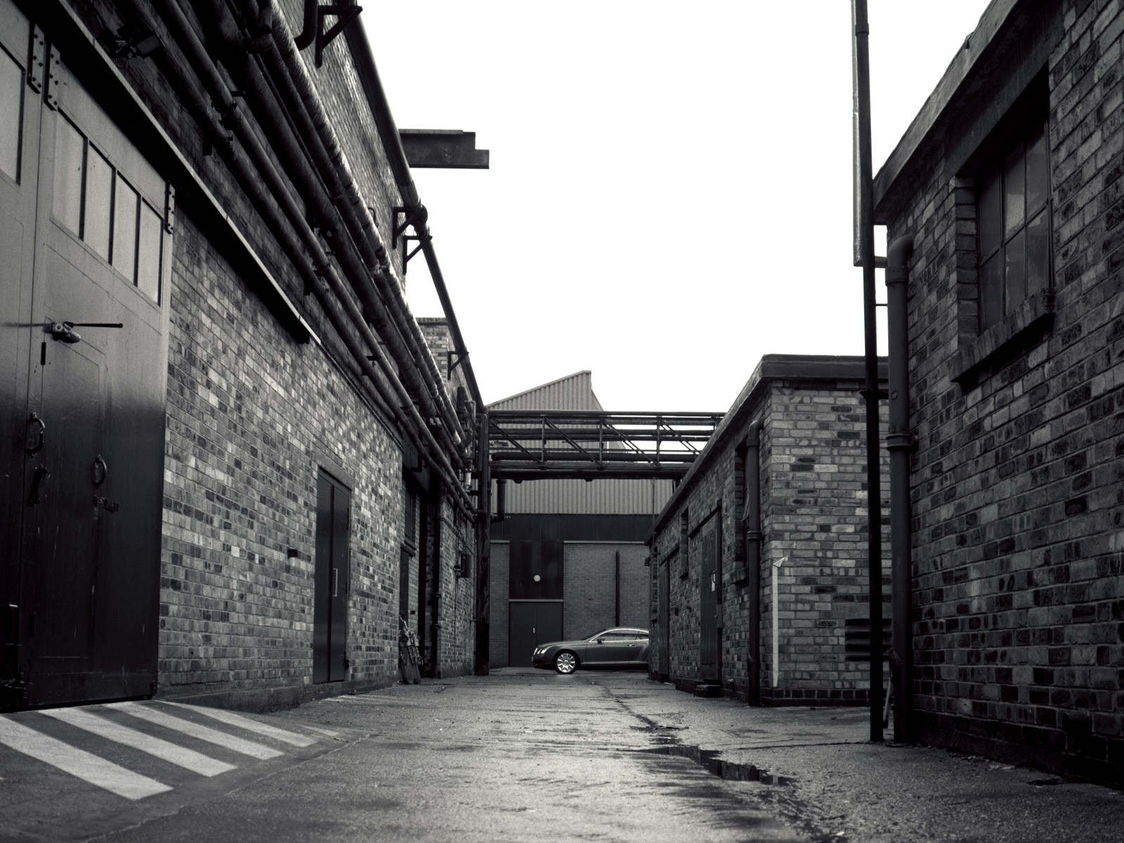 Černá, černobílý, ulice, architektura, silnice, Dům, město, Bentley, infrastruktura, netcarshow, netcar, obrázky vozidel, photo auto, 2011, Continental GT Breitling, alej, osvětlení, fasáda, pruh, urban area, Černý a bílý, monochromatické fotografování, obytný prostor