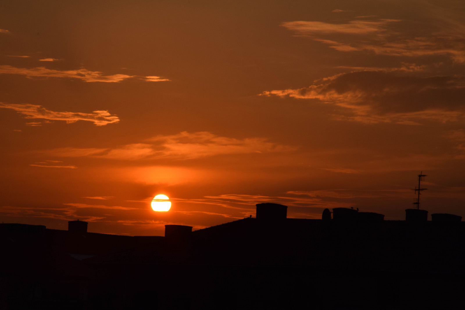 slunečnímu záření, západ slunce, město, městský, nebe, svítání, večer, ráno, slunce, horizont, atmosféra, Švédsko, soumrak, mrak, svítání, venkovní, siluety, Malmo, odlesk, červená obloha v dopoledních hodinách