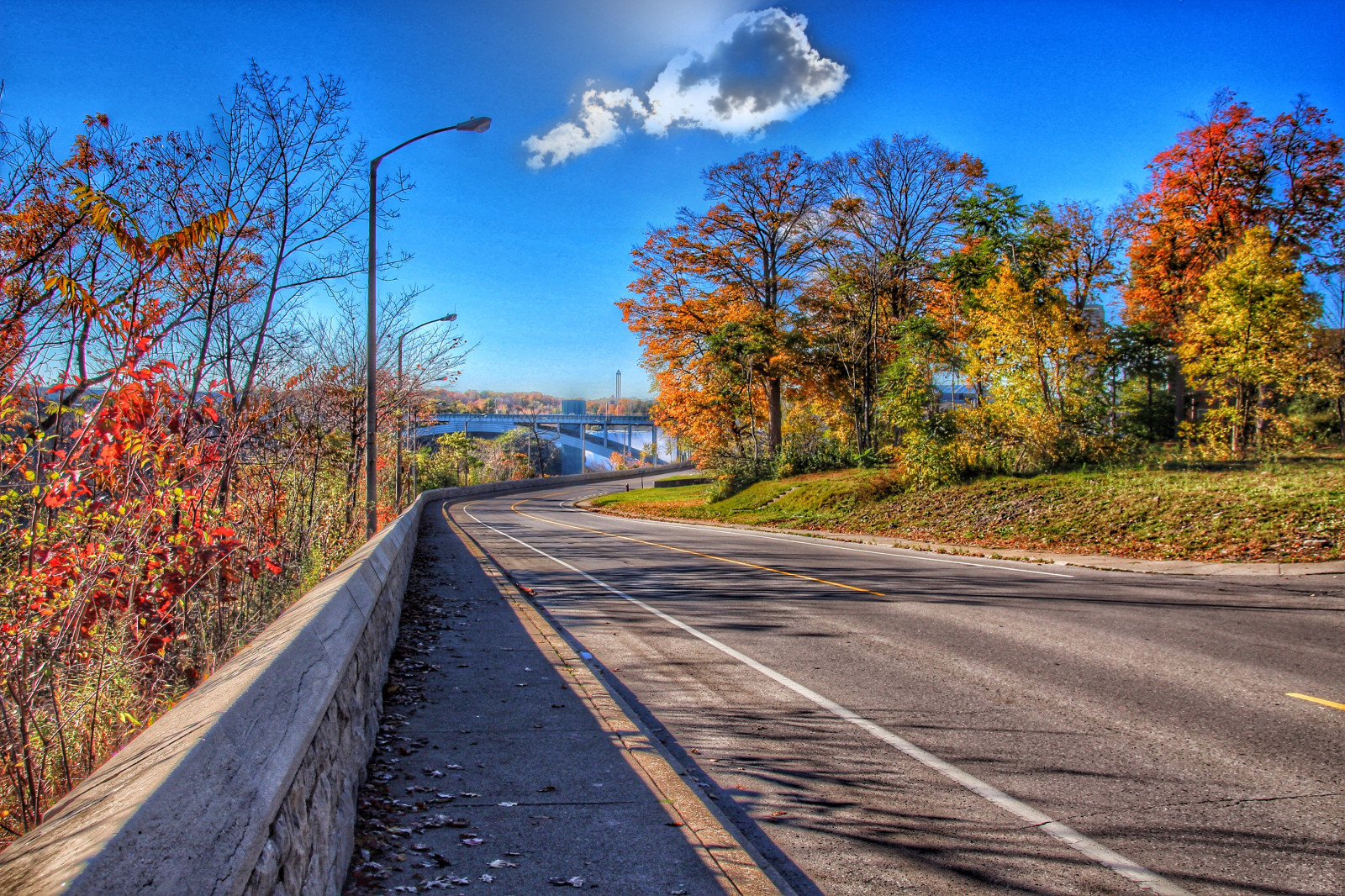luce del sole, paesaggio, luci, autunno, le foglie, città, notte, natura, riflessione, erba, cielo, parco, strada, nuvole, macro, ramo, blu, sera, mattina, Casinò, fiume, Sole, storico, Canone, orizzonte, mondo, autostrada, lente, sentiero, Guidare, asfalto, attrazione, infrastruttura, ribelle, DR, nube, raggi, albero, autunno, viaggio, foglia, flickr, vista, arcobaleno, pianta, New York, bagliore, cascate, dslr, turista, turisti, stato, famoso, Rainbowbridge, sigma, NRHP, onasill, vedere, panoramico, Snapseed, luogo, sl1, 18,25 mila millimetri, corsia, dovere, ferro di cavallo, Casinò, Eriecounty, Maidofthemist, App, Niagaracounty, Canadain, Cavalli a ferro di cavallo, sfondo del computer, pianta legnosa, fenomeno meteorologico, manto stradale, riverroad, riverrd