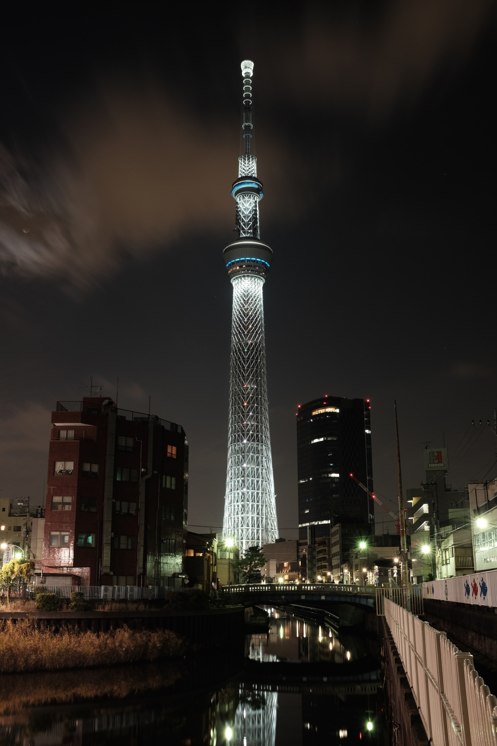 città, paesaggio urbano, notte, riflessione, orizzonte, grattacielo, sera, Torre, crepuscolo, metropoli, Tokyo, Fujifilm, Skytree, leggero, centro, oscurità, Fujinon, punto di riferimento, Tokyo Sky Tree, classicchrome, X, x100, x100t, newyearspecial, area urbana, atmosfera della terra, area metropolitana, insediamento umano, palazzone