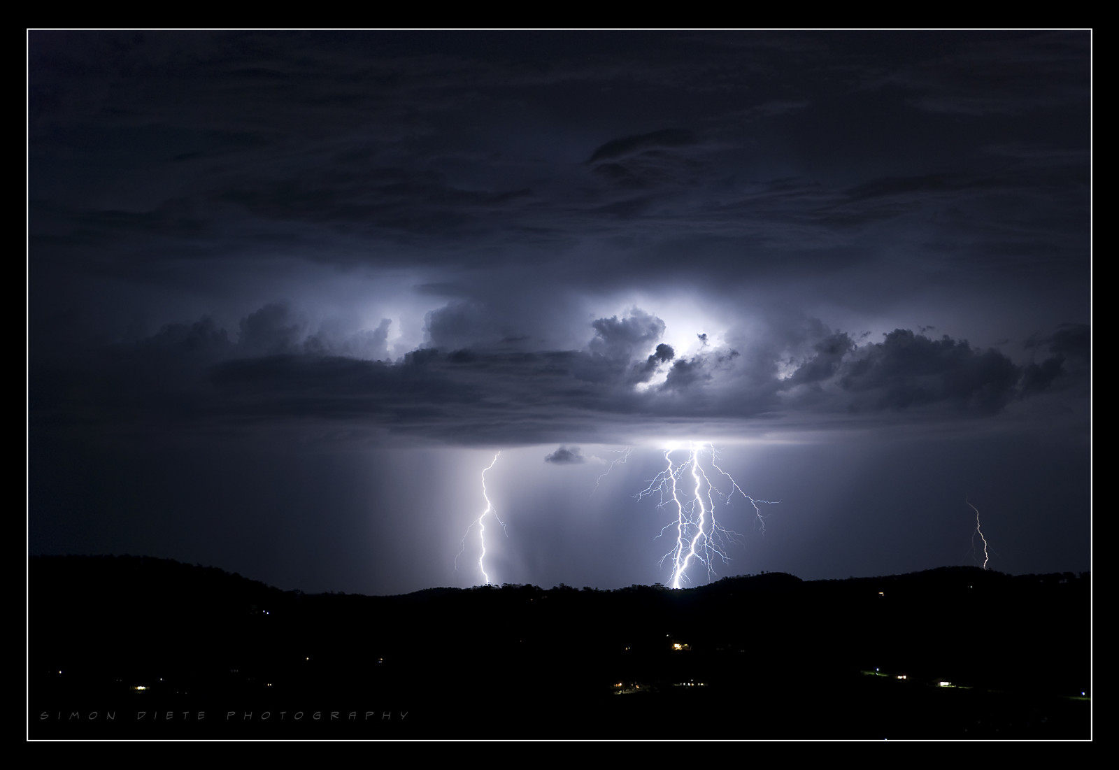 notte, cielo, pioggia, nuvole, calma, fulmine, tempesta, sera, forchetta, orizzonte, atmosfera, Nikon, tuono, picco, mezzanotte, elettrico, Bullone, leggero, nube, Tamron, flickr, temporale, case, oscurità, giorno, intenso, energia, D80, classique, spettacolare, sfondo del computer, bianco e nero, fenomeno meteorologico, cumulo, fenomeno, Preston