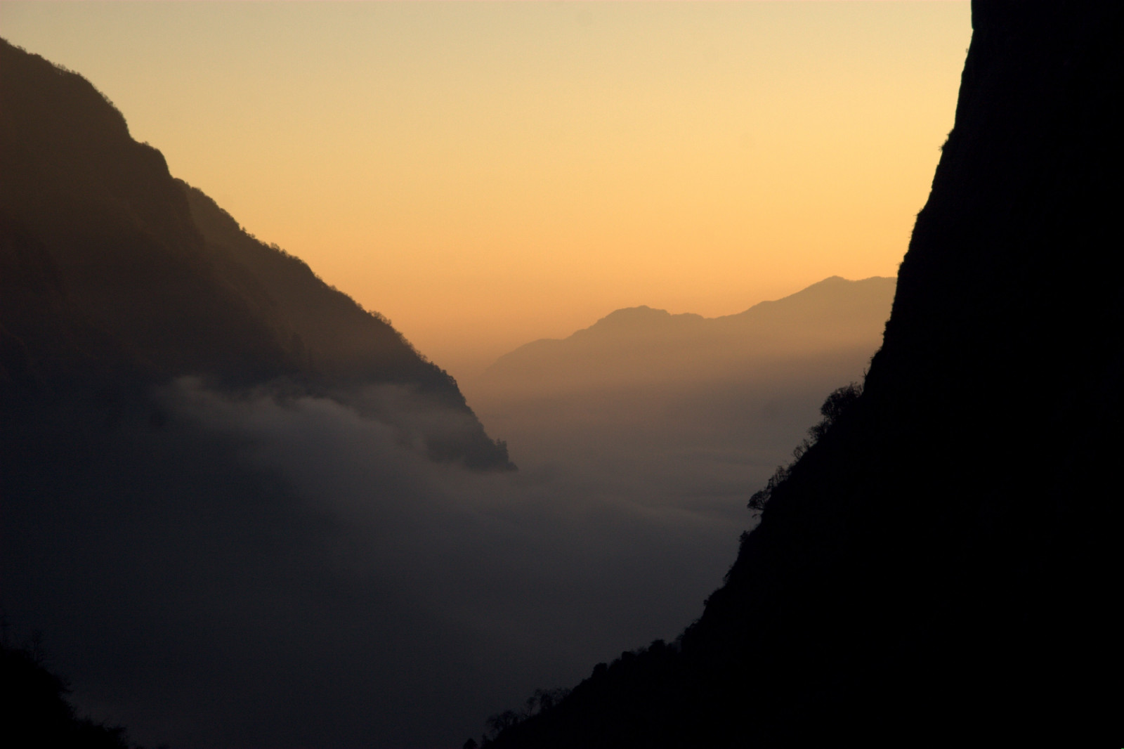 Sonnenlicht, Landschaft, Sonnenuntergang, Hügel, Himmel, Tiger, Sonnenaufgang, ruhig, Abend, Morgen, Nebel, Sonne, Horizont, Atmosphäre, Nationalpark, Dämmerung, Leopard, Alpen, Nepal, Berglandschaft, Grat, Terrain, Wolke, Berg, Dämmerung, Blinkagain, Mygearandme, Schneeleopard, Flickraward, Mygearandmepremium, Mygearandmebronze, Mygearandmesilver, Mygearandmegold, Mygearandmeplatinum, Doubleniceshot, Hochland, Nachglühen, Bergige landforms, Geologisches Phänomen, Gebirge, Bergstation, Erhaltung, Meteorologisches Phänomen, fiel, gefährdet, Böschung, Wwwwildtigerorg
