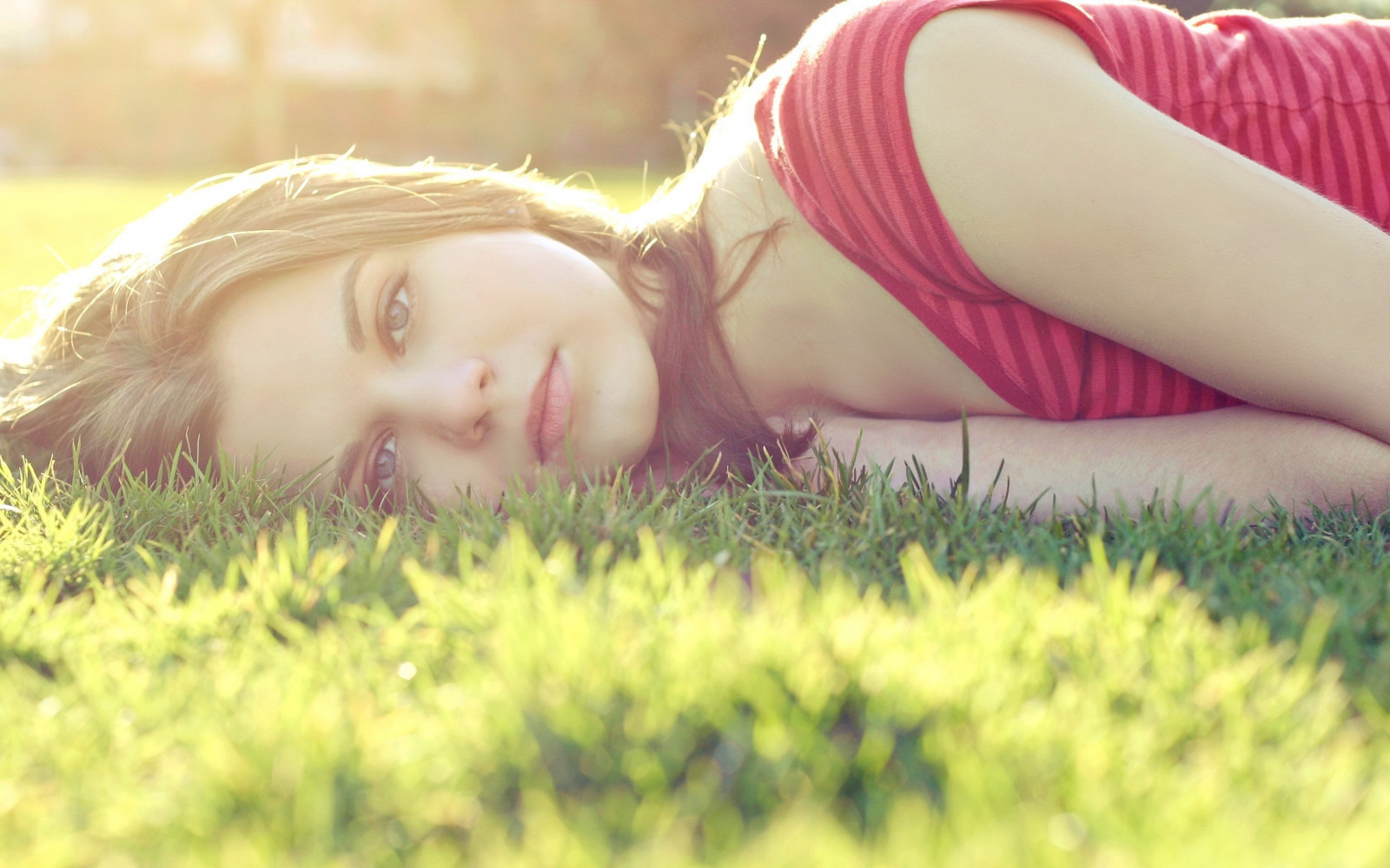 viso, donne all'aperto, donne, modello, brunetta, erba, fotografia, Persona, pelle, ragazza, bellezza, gamba, prato, biondo, prato, posizioni umani, fotografia di ritratto, servizio fotografico, l'azione umana