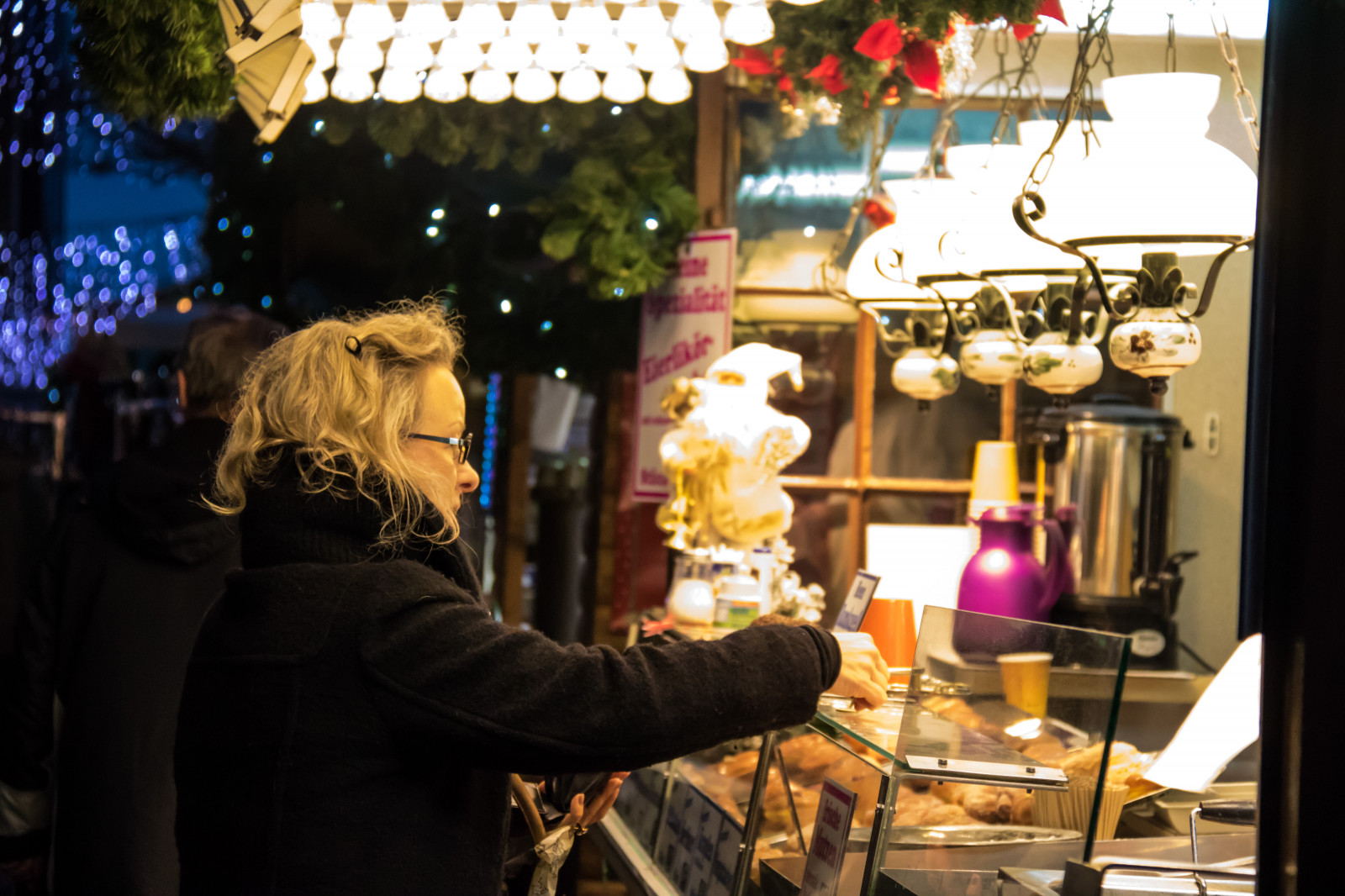 Germania, Natale, ristorante, natale, negozio natalizio, luglio, Germania, deutschland, rostock, Julmarknad, modello canoneos760d exif, geocountry, Marca fotocamera Canon, Geocity, modello di fotocamera canoneos760d, geostate, geolocalizzazione, Lente exif efs18200mmf3556is, exif fare canon, exif ISOSPEED 6400, apertura exif 50, exif focalLength 80 millimetri, Weinachtsmarkt