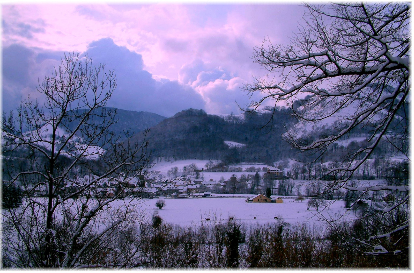 slunečnímu záření, krajina, vesnic, kopec, jezero, voda, Příroda, odraz, nebe, sníh, zima, větev, uklidnit, vesnice, večer, ráno, mlha, mráz, atmosféra, Francie, soumrak, jaro, PROTI, azul, banka, mount scenérie, zmrazení, Montana, paysage, Fujifilm, Lake District, venkovský, neige, C, barva, mrak, strom, l, hora, svítání, cielo, paisaje, mraky, Nieve, invierno, Barvy, arboles, luces, arbol, francia, fuji, já, bazén, pera e, hiver, montagne, T, couleurs, bleu, x, s, y, casa, blanco, samota, E, luz, soledad, Lumiere, perspectiva, camino, frio, arbres, vysočina, jezero, Silencio, francelandscapes, caminantek, iglesia, Casas, PAYSAGES, počítač tapeta, pohoří, meteorologický jev, u, pueblo, jev, Pueblos, Iglesias, Midi-Pyrénées, Pirineos, pirineocentral, Pyreneje, Pensamiento, pera es, Napoleon, poesie, Pueblosconencanto, Raseunavez, Casasdepueblo, Pyr n espirineos, Beaud an, Baronlarrey, Palomaresantiguos, Lacasaamarilla, Fujifilmfinepixs602
